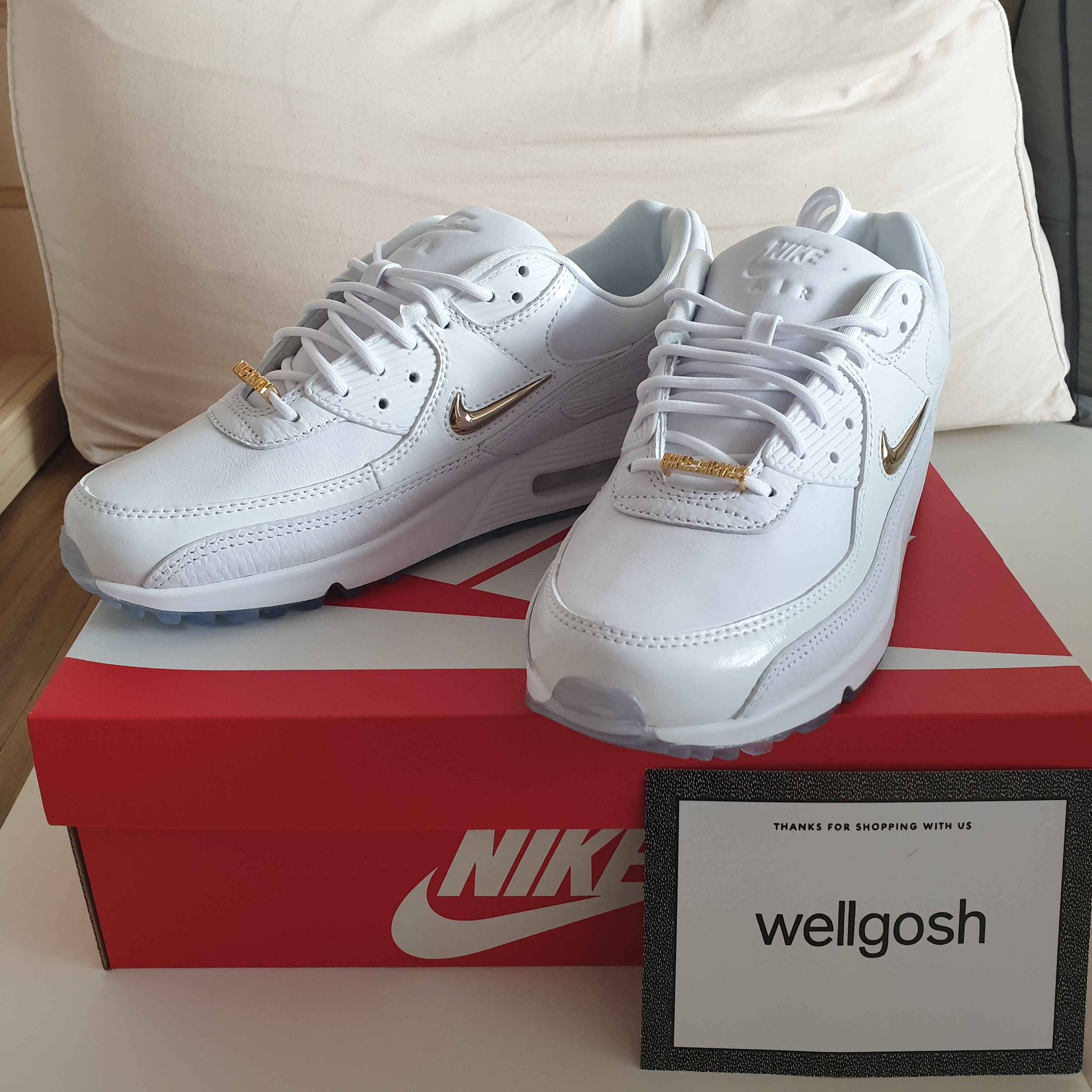 Nike Air Max 90 Pirate Radio White Gold 착용 스타일 - 1