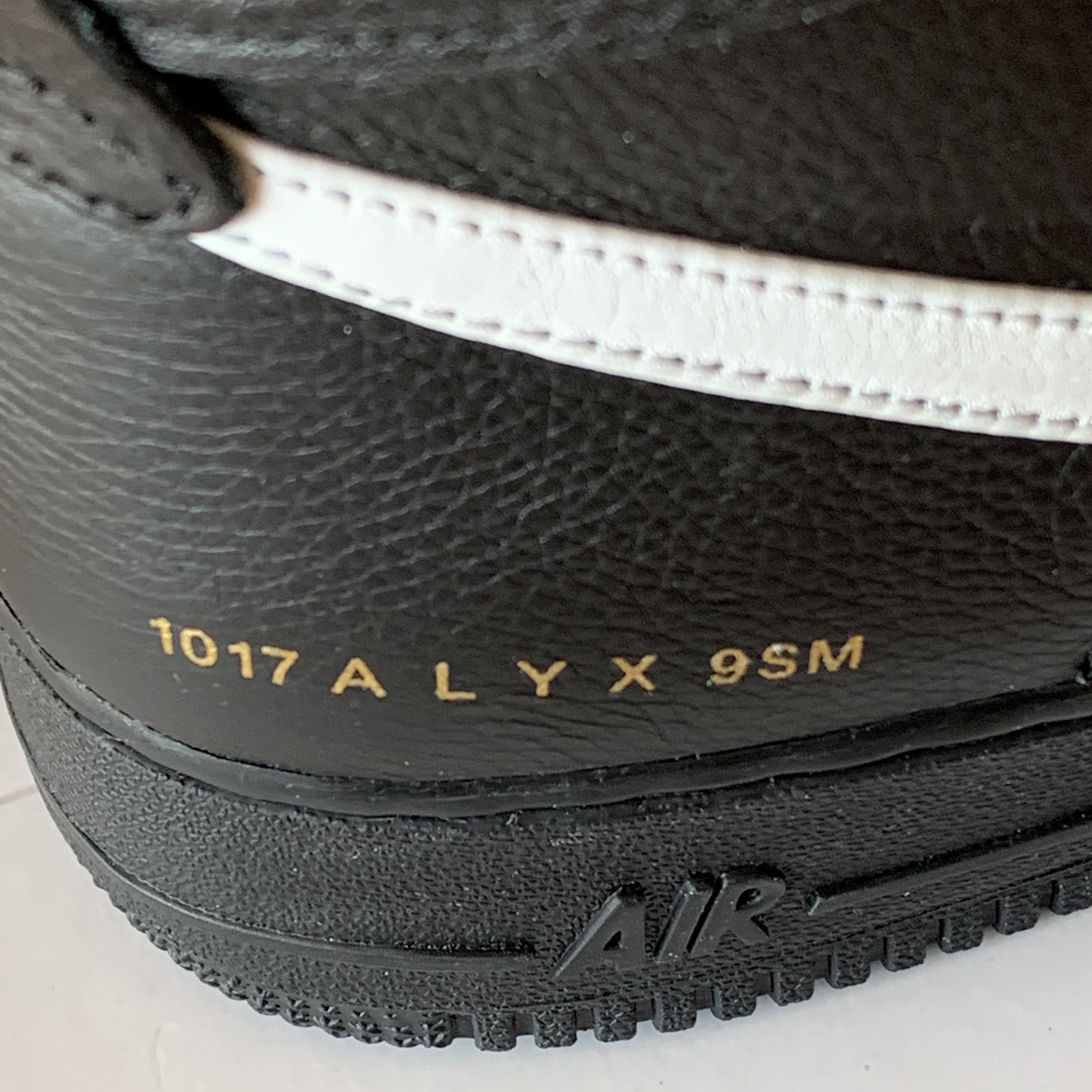 Nike x 1017 Alyx 9SM Air Force 1 High Black White 2020 착용 스타일 - 3