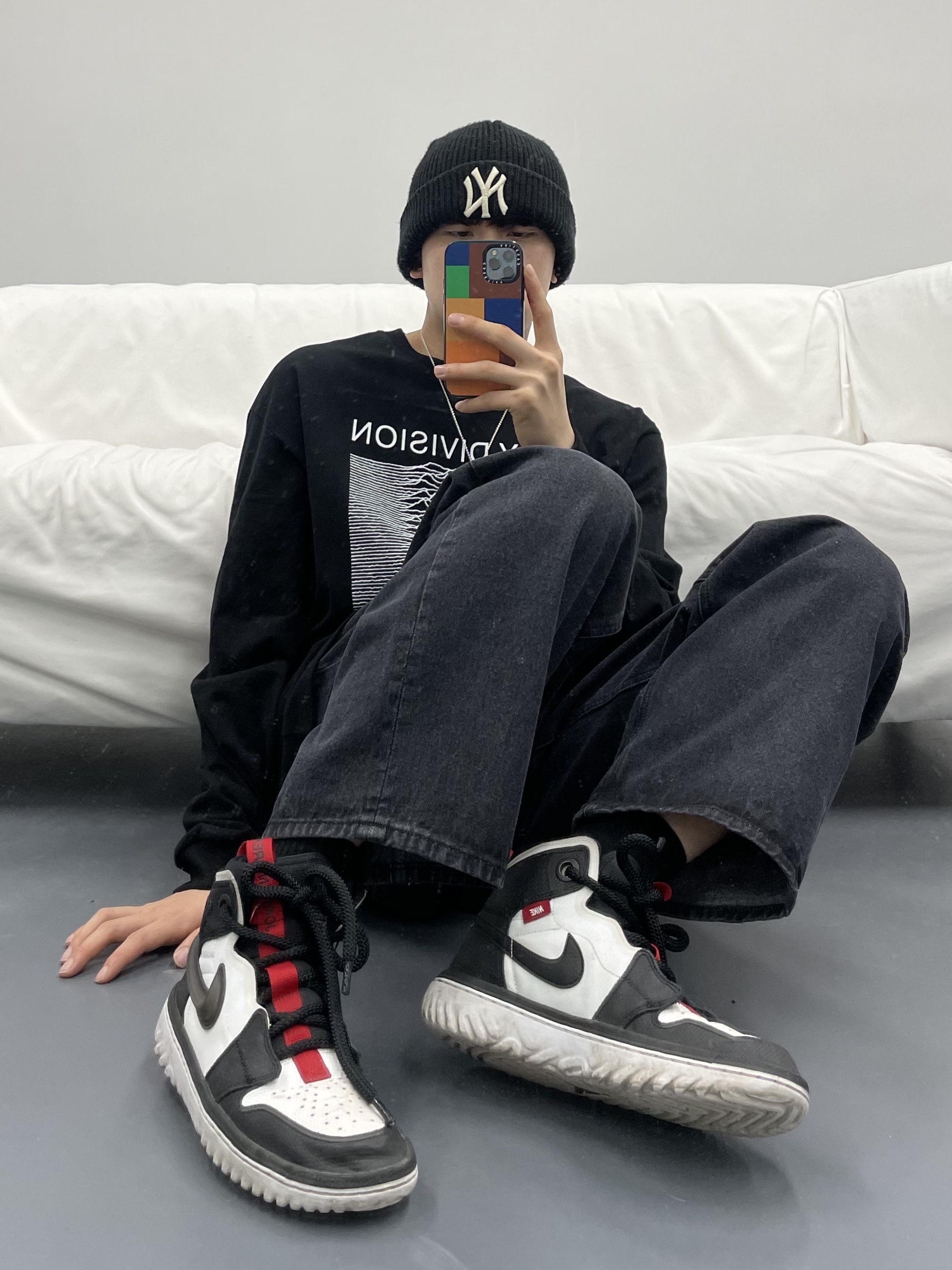 Jordan 1 High React Black White Gym Red 착용 스타일