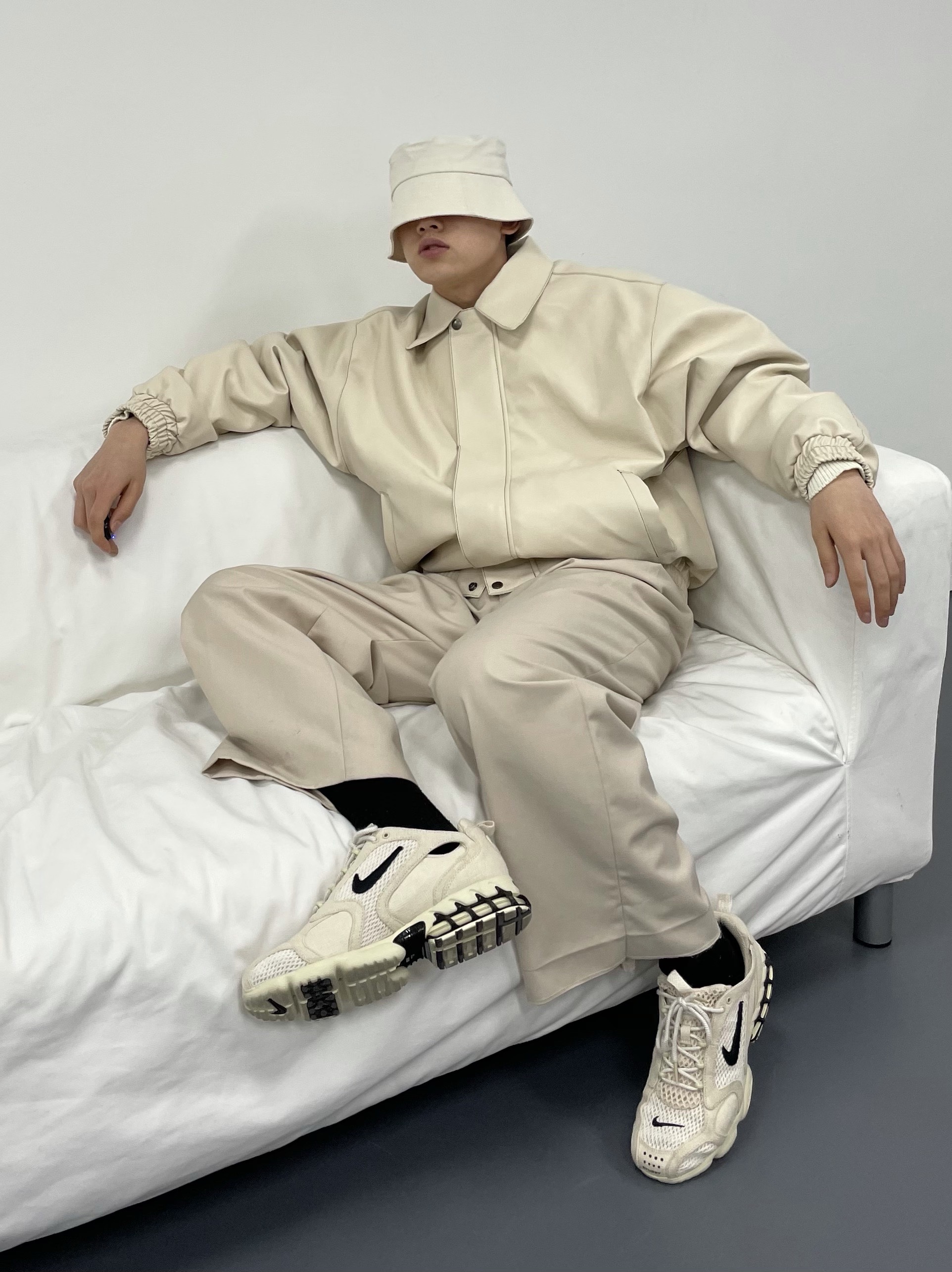 Nike x Stussy Air Zoom Spiridon Cage 2 Fossil 착용 스타일 - 3