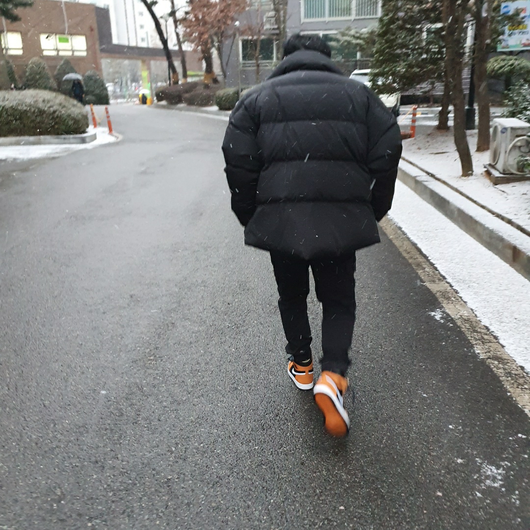 Jordan 1 Zoom Air CMFT Monarch Orange 착용 스타일 - 2