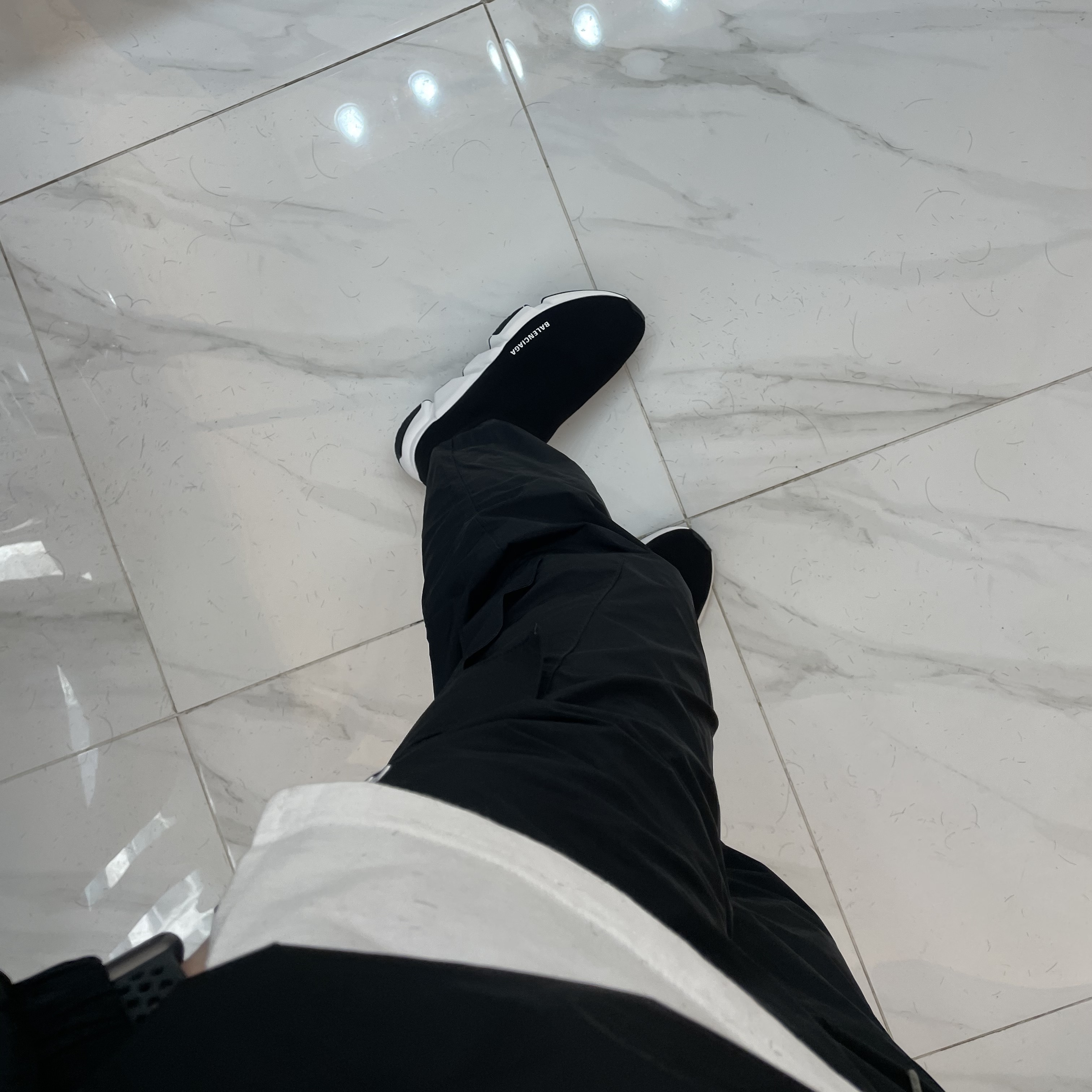 Balenciaga Speed Trainer Black White 2020 착용 스타일 - 3