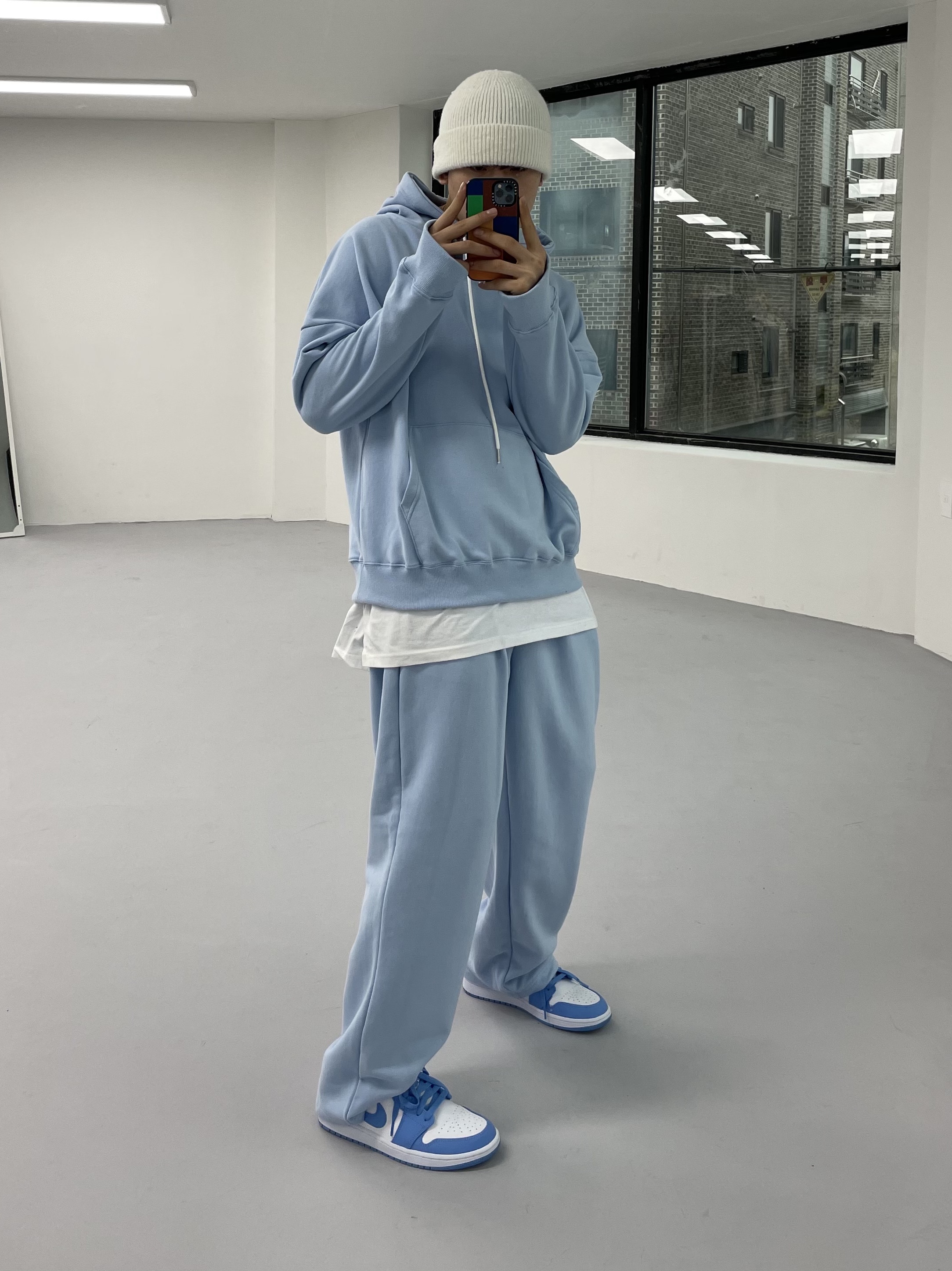 (W) Jordan 1 Low UNC University Blue 착용 스타일 - 3
