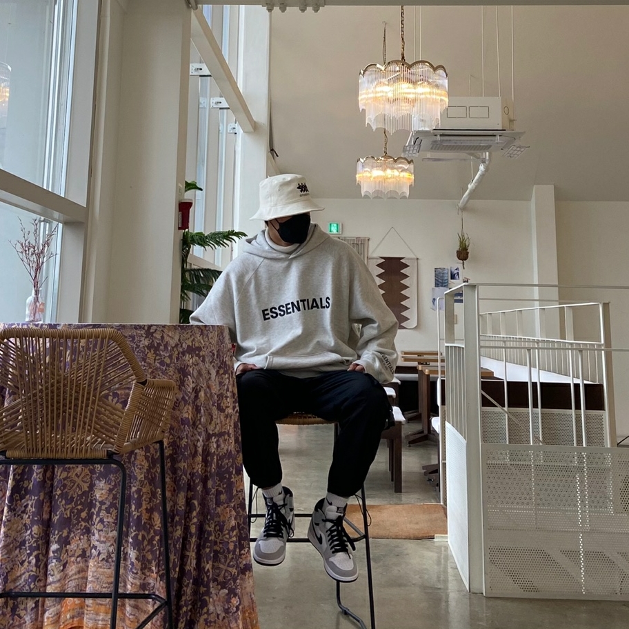 Jordan 1 Retro High OG Light Smoke Grey, Essentials 3D Silicon Applique Pullover Hoodie Oatmeal/Oatmeal Heather/Light Heather Oatmeal 2020 착용 스타일