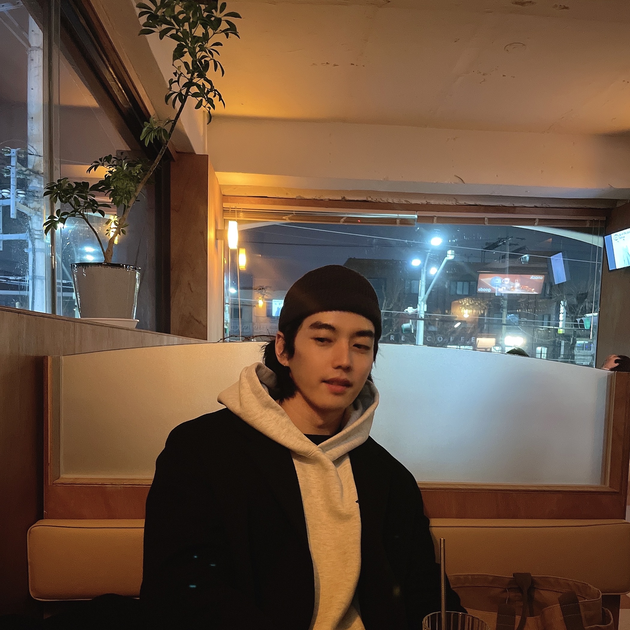 IAB Studio Hoodie Gray - 21SS 착용 스타일 - 1