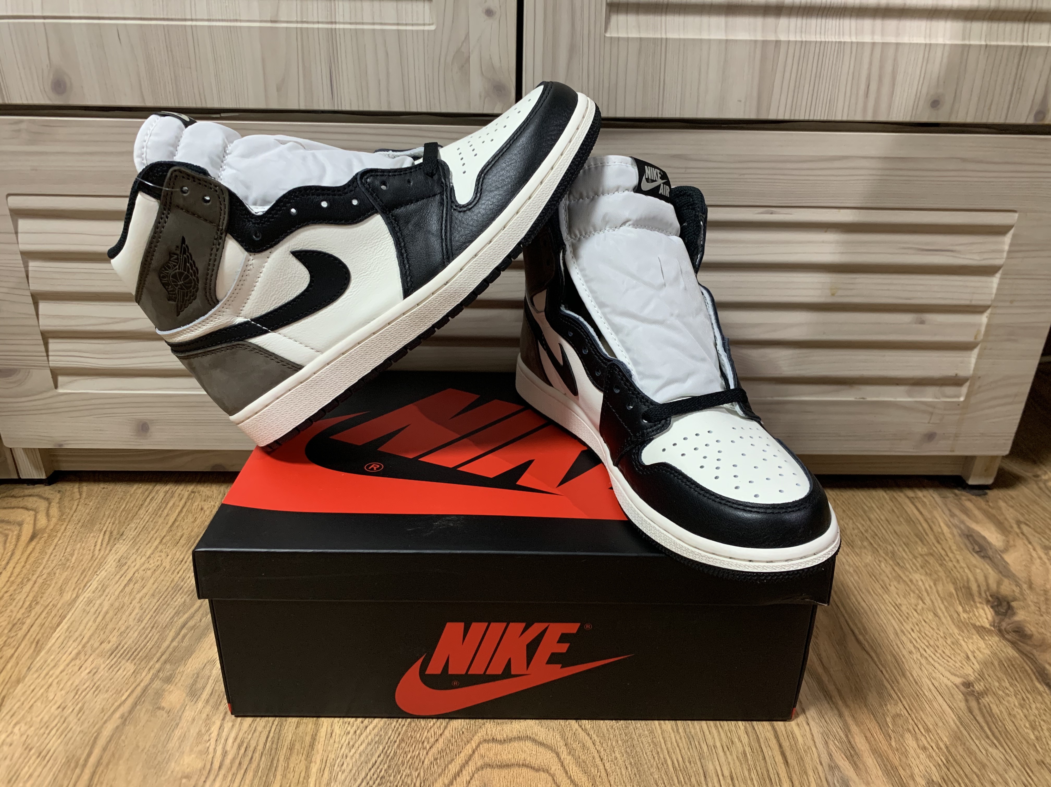 Jordan 1 Retro High OG Black Mocha 착용 스타일