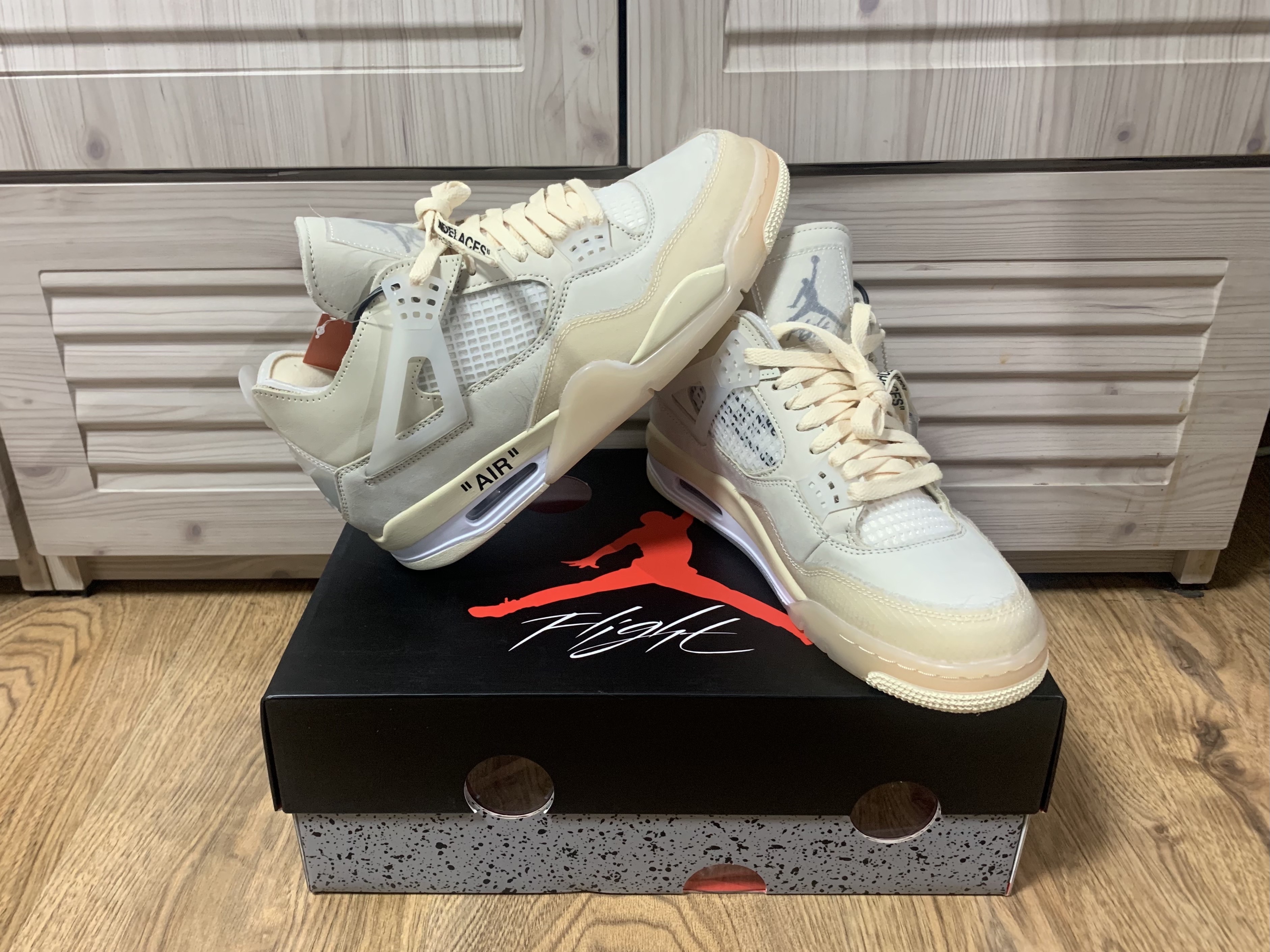 (W) Jordan 4 x Off-White Retro SP Sail 착용 스타일