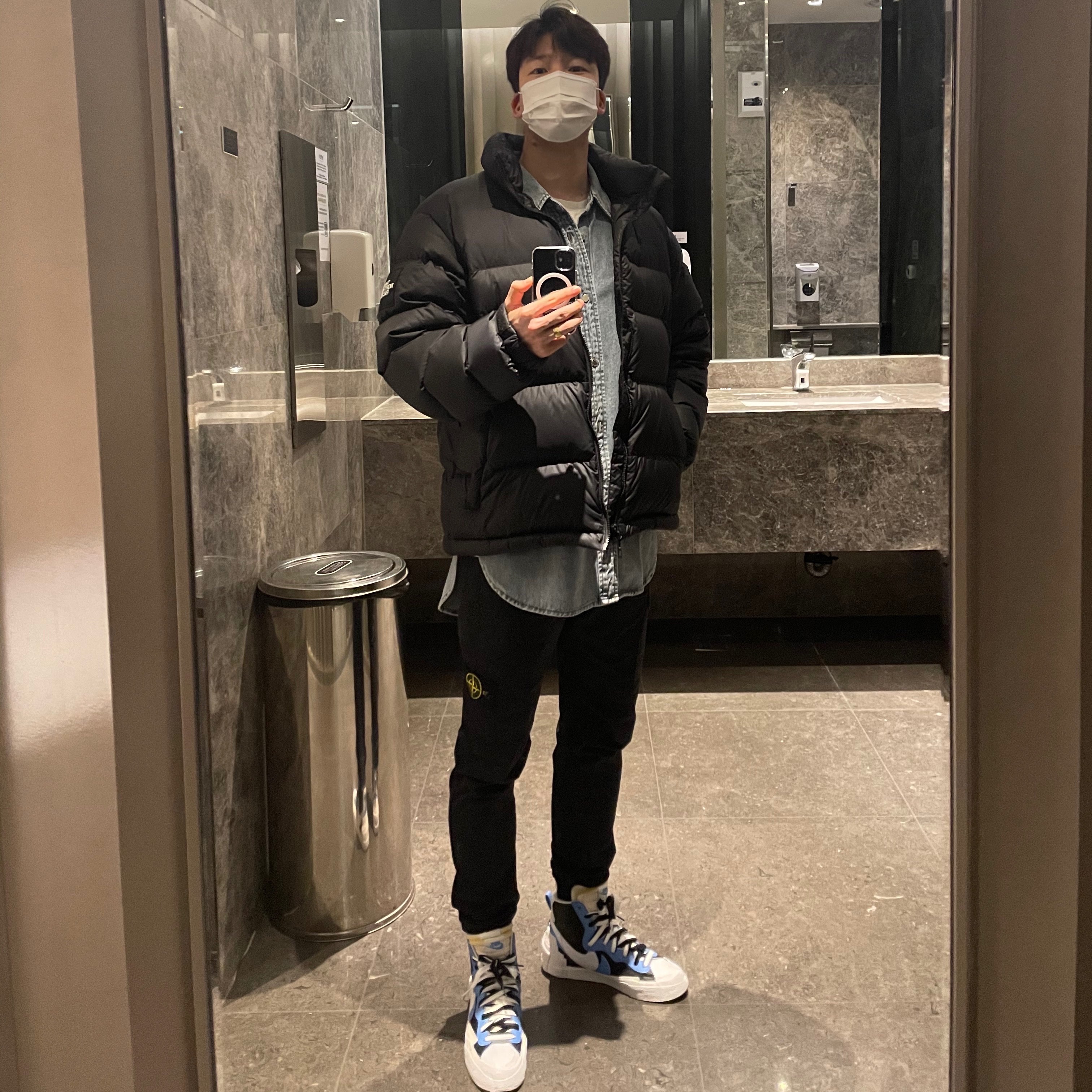 Nike x Sacai Blazer Mid White Black Legend Blue 착용 스타일