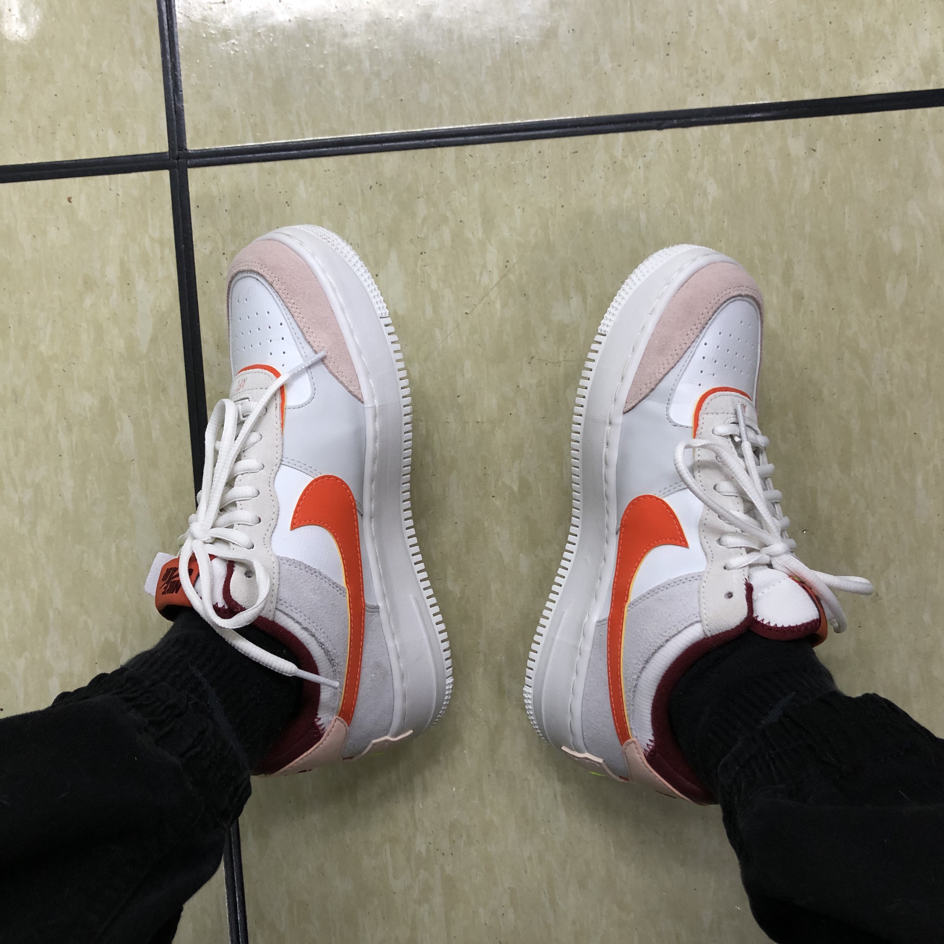 (W) Nike Air Force 1 Shadow Orange Pearl 착용 스타일 - 1