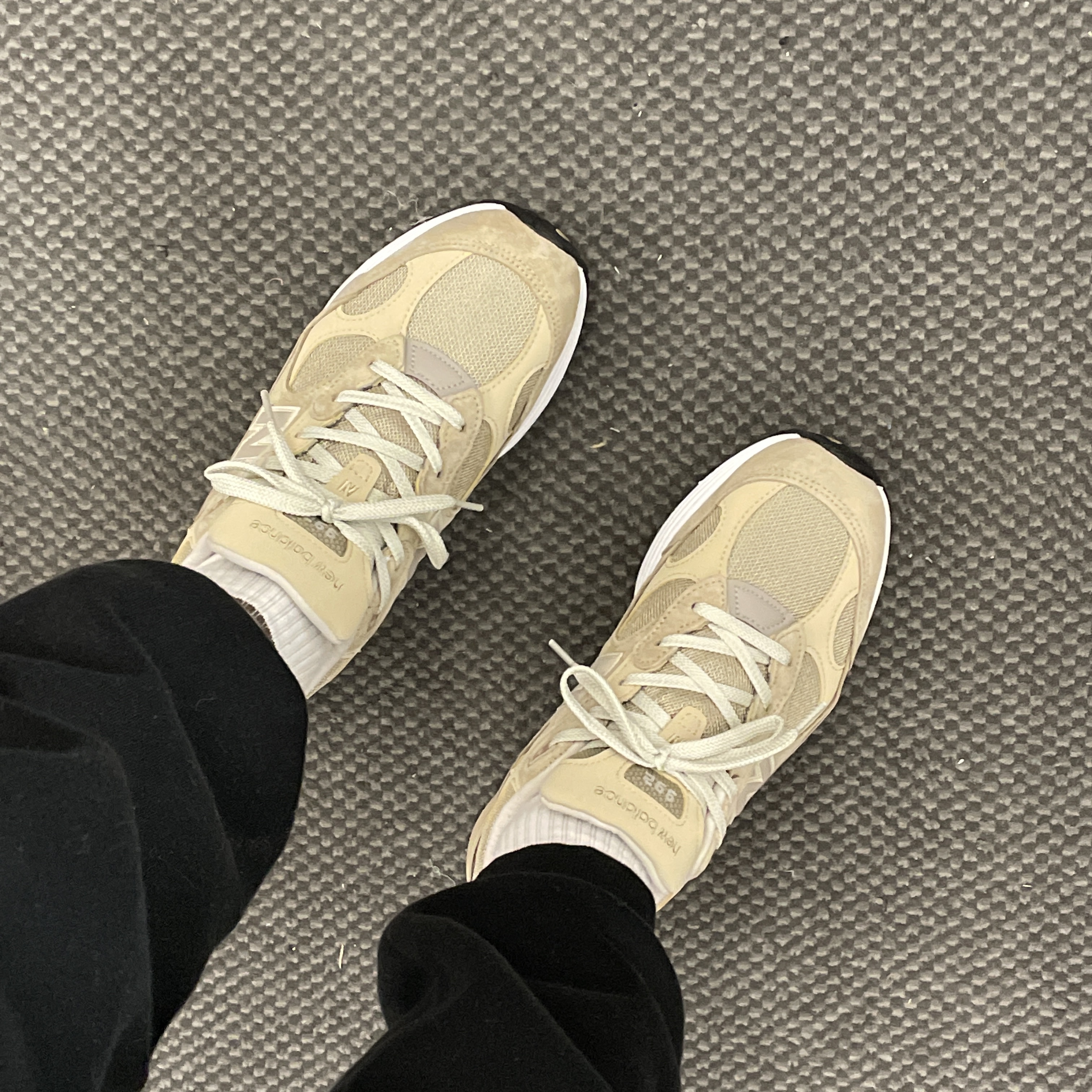 New Balance 992 Made in USA Tan 착용 스타일