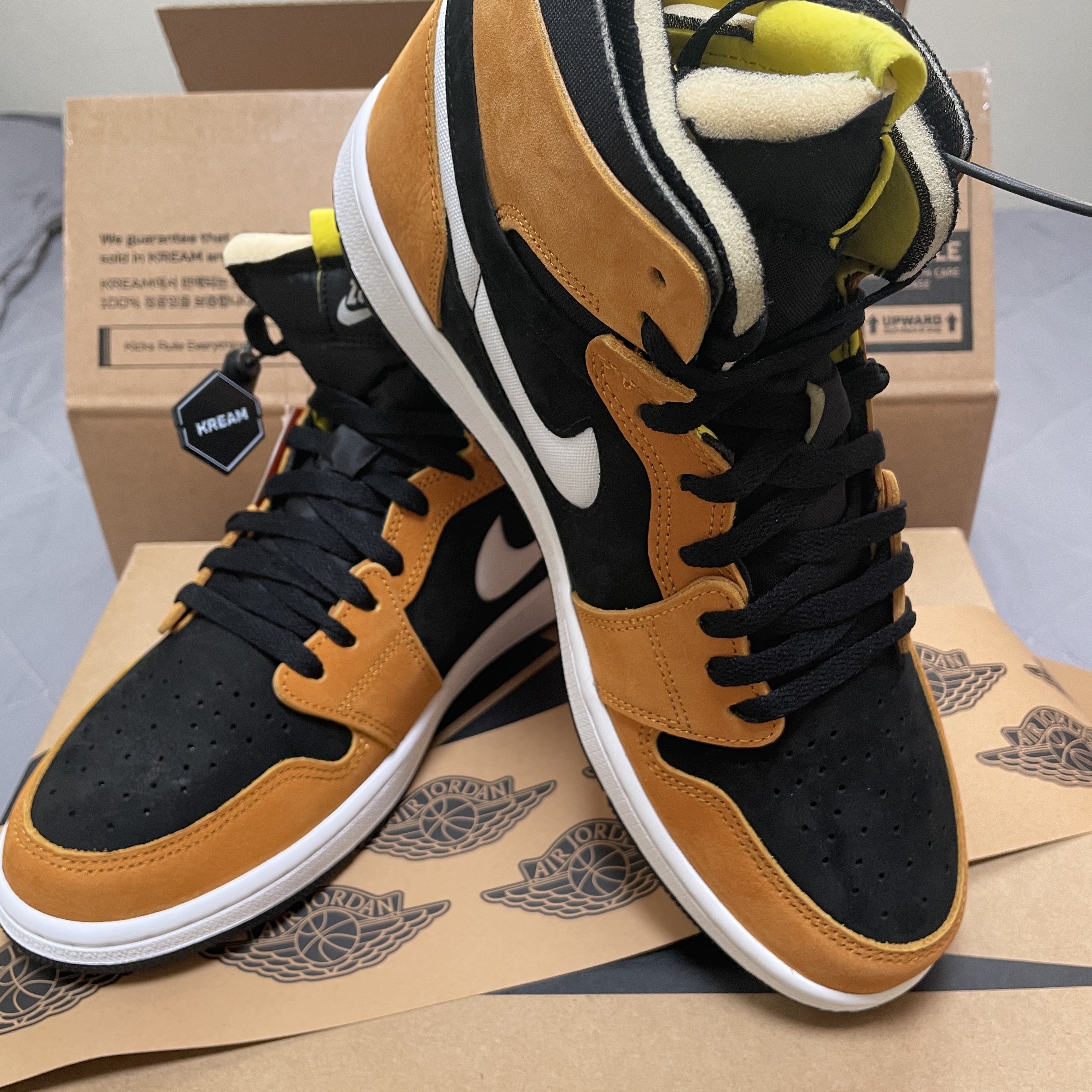 Jordan 1 Zoom Air CMFT Monarch Orange, Nike x Fear of God Warm Up Pants Off Noir 착용 스타일 - 1