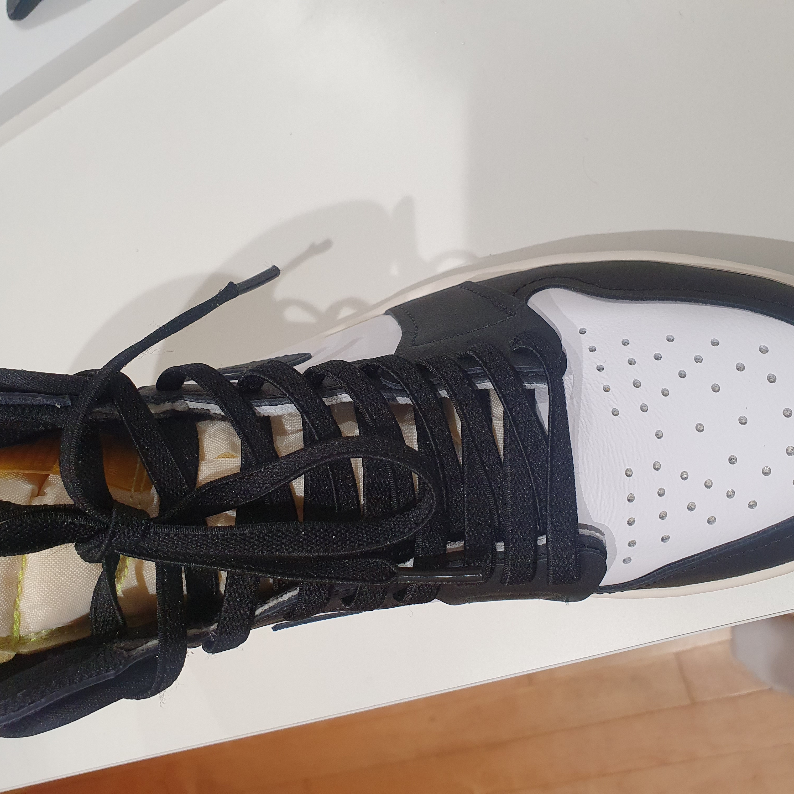Jordan 1 Retro High OG Volt Gold 착용 스타일 - 2