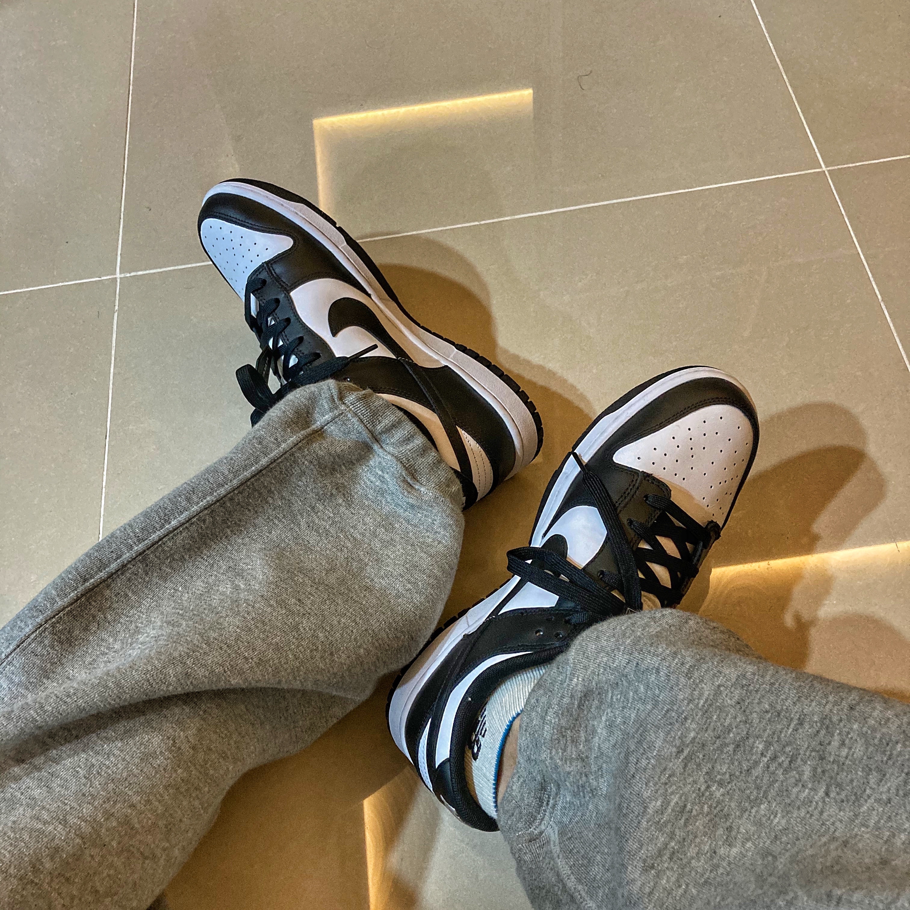 Nike Dunk Low Retro Black 착용 스타일 - 2
