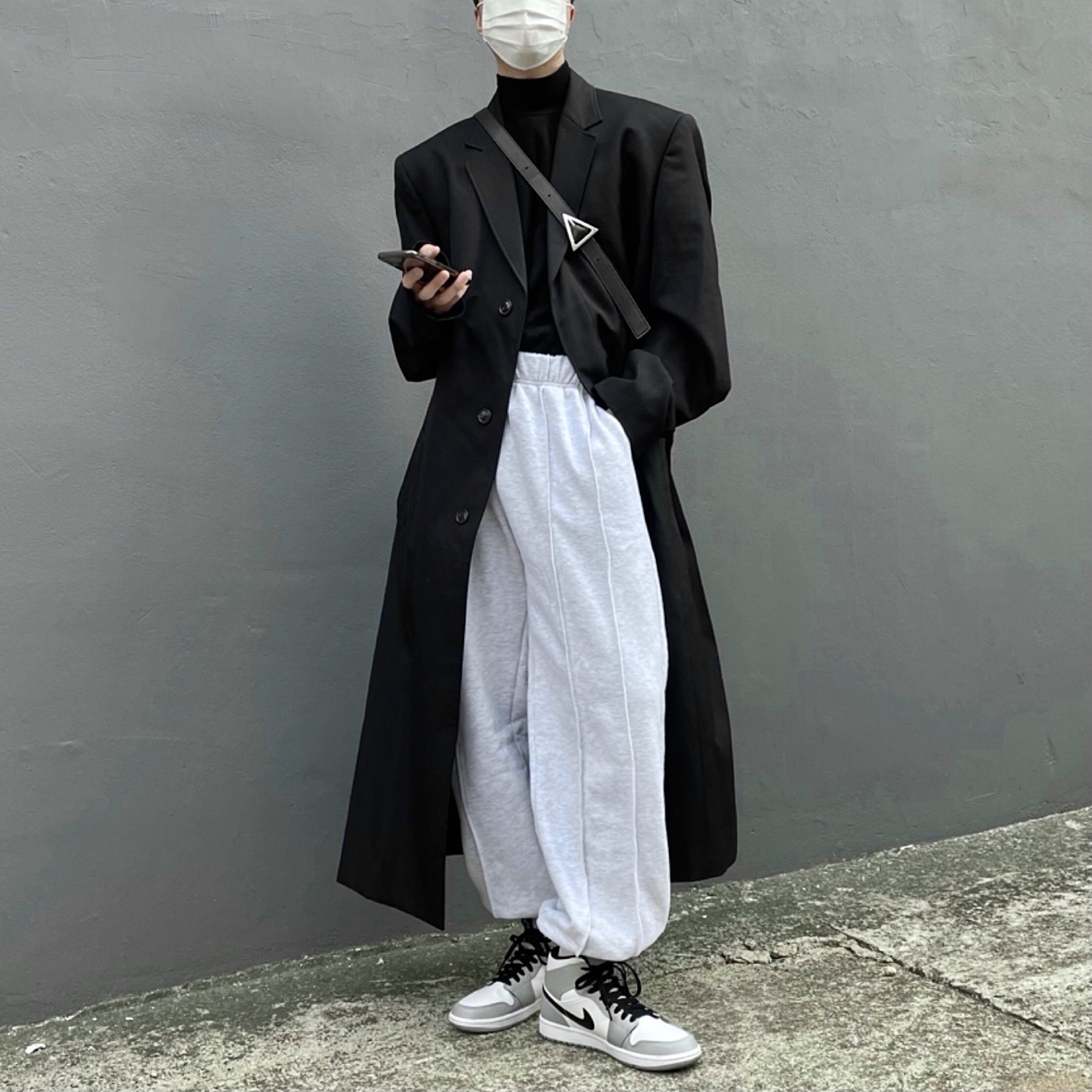Jordan 1 Mid Light Smoke Grey 착용 스타일 - 1