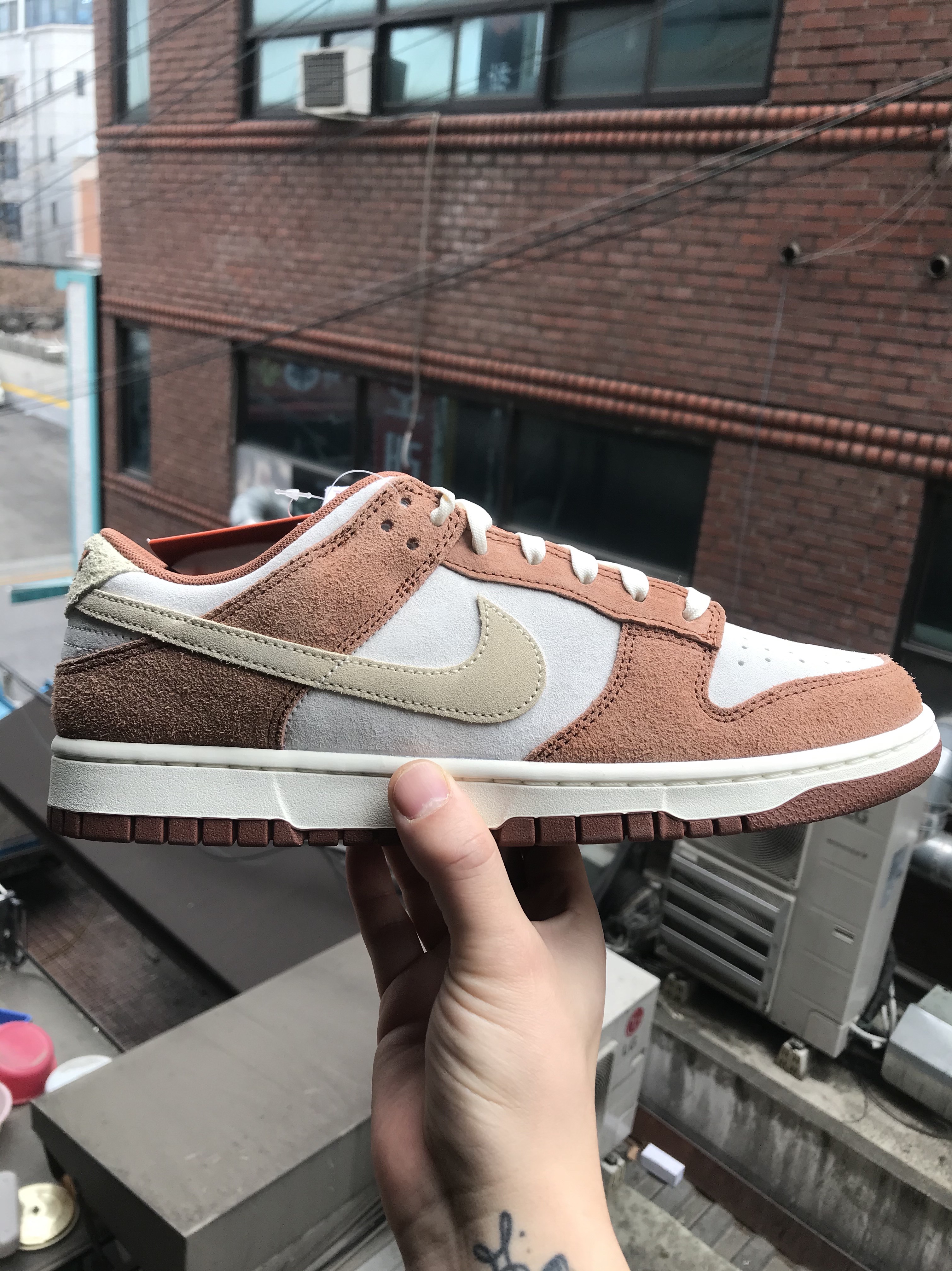 Nike Dunk Low Pro Premium Medium Curry 착용 스타일 - 1