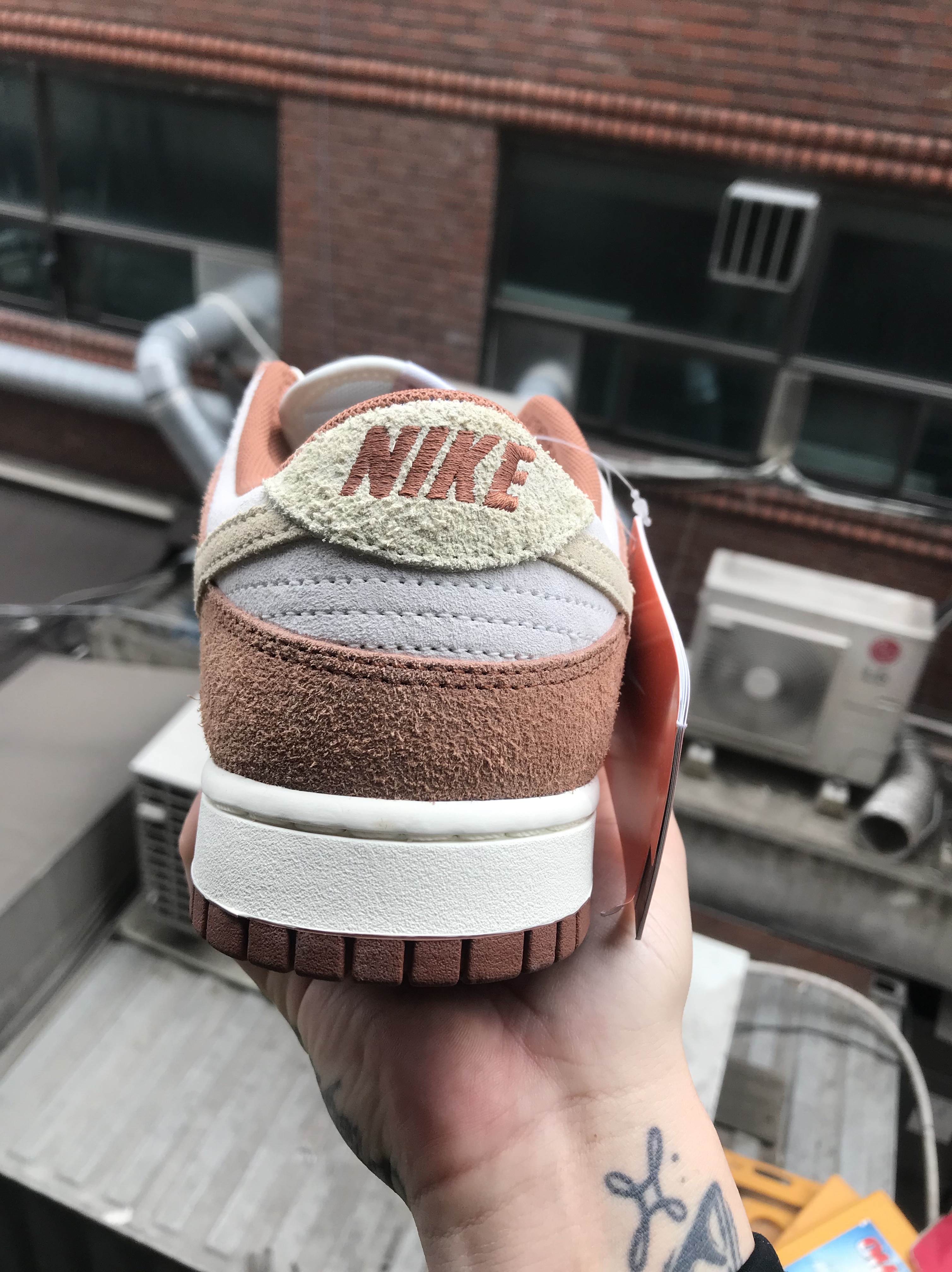 Nike Dunk Low Pro Premium Medium Curry 착용 스타일 - 2