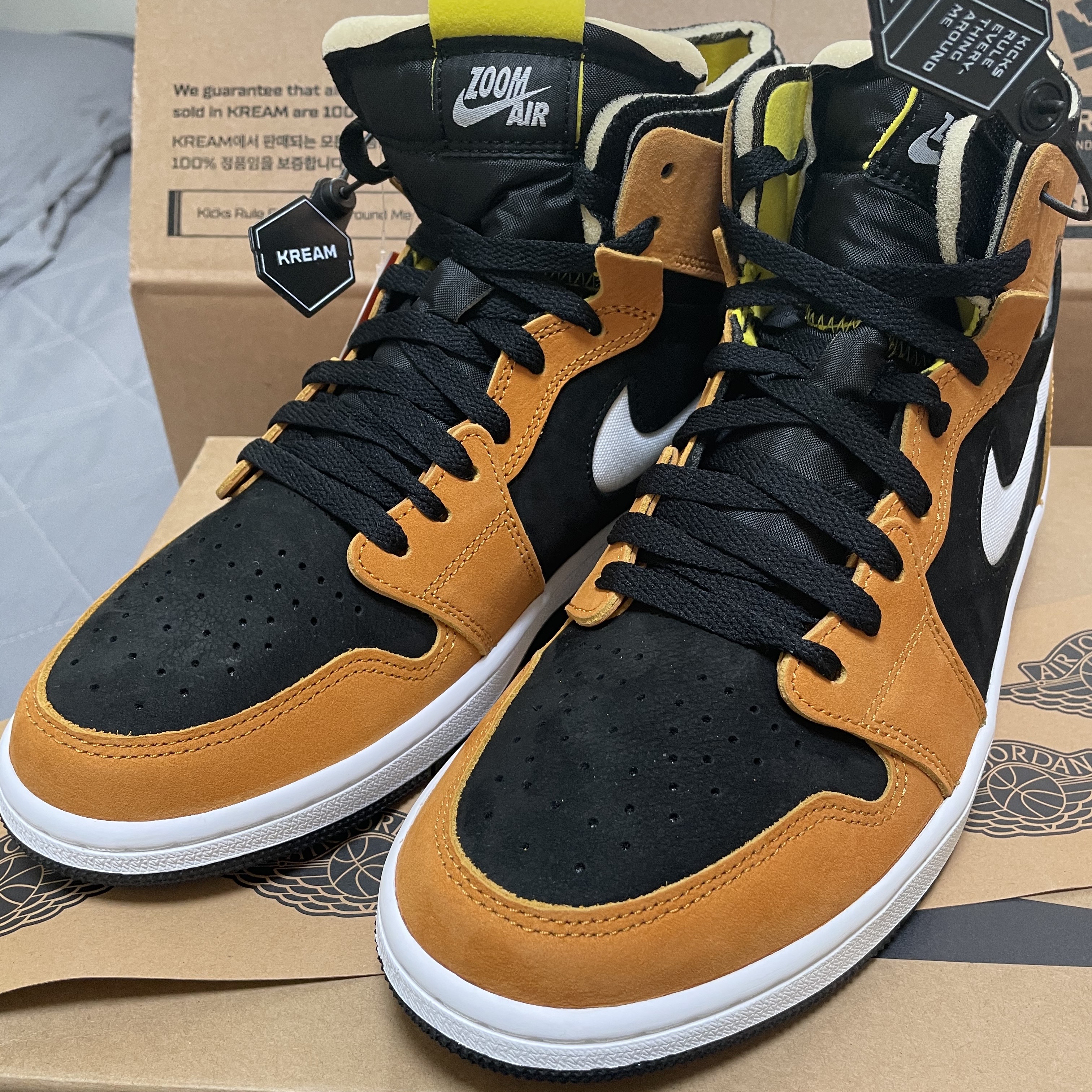 Jordan 1 Zoom Air CMFT Monarch Orange, Nike x Fear of God Warm Up Pants Off Noir 착용 스타일 - 2