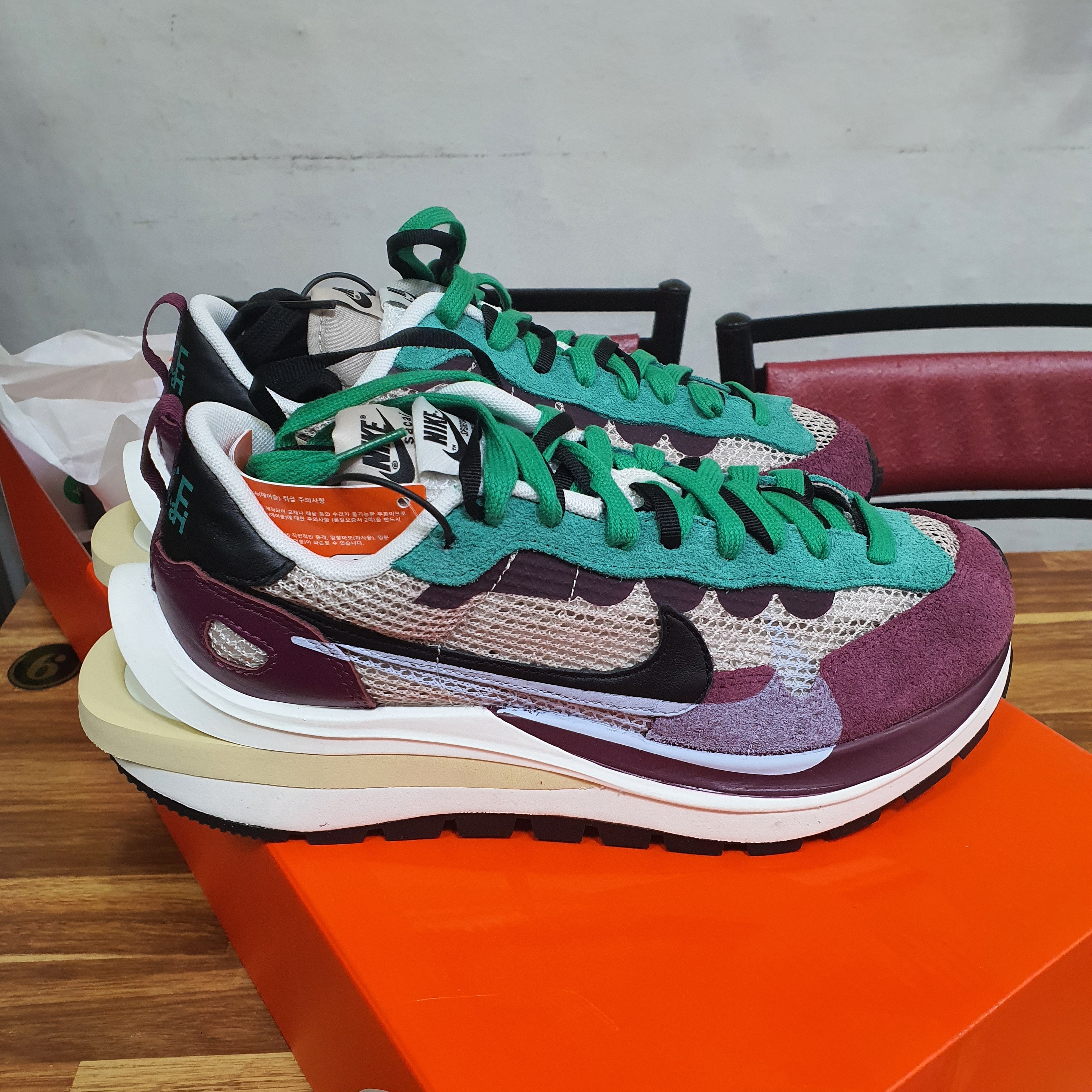 Nike x Sacai VaporWaffle String & Black Villain Red 착용 스타일