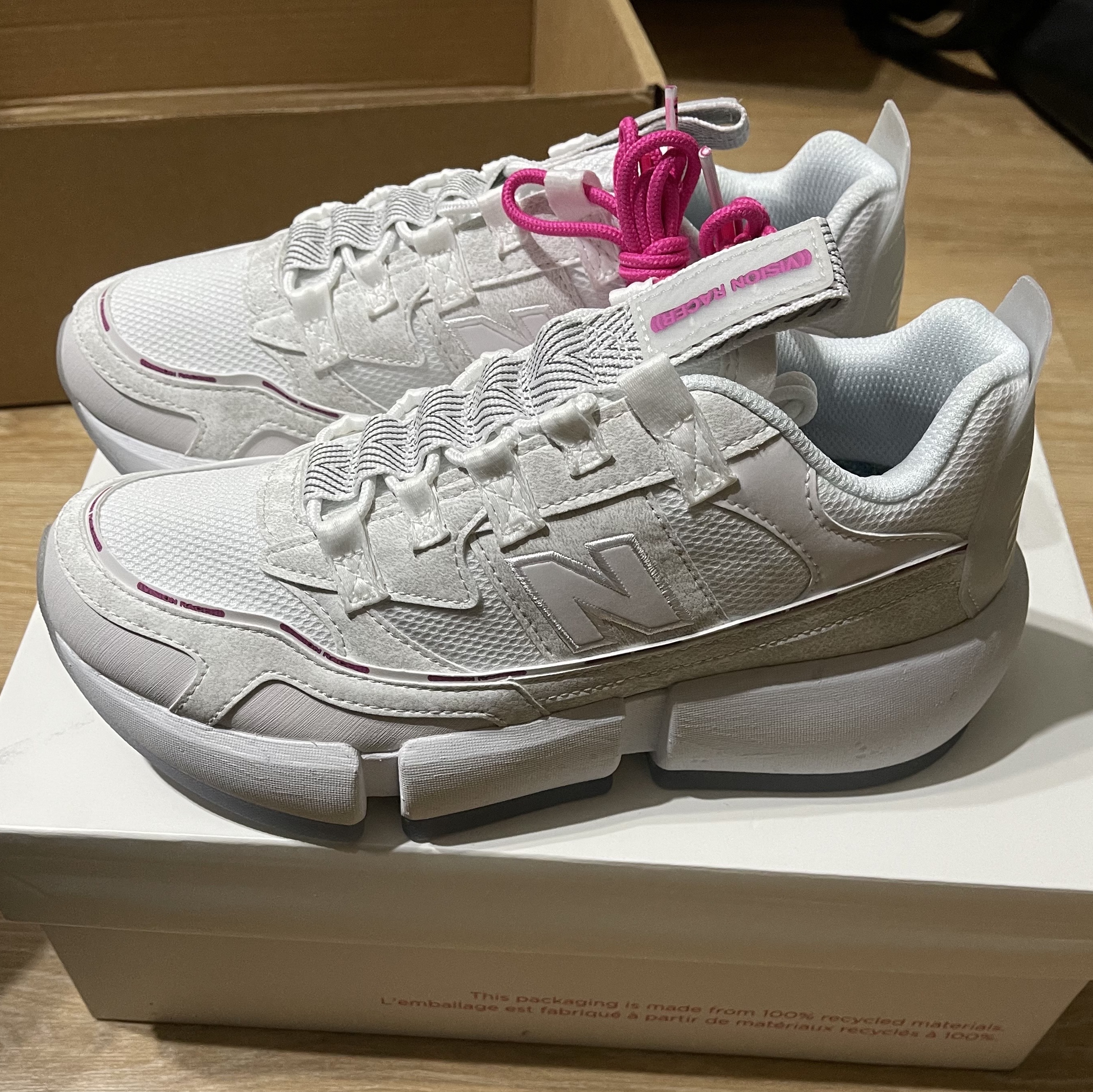 New Balance x Jaden Smith Vision Racer White Pink 착용 스타일 - 1