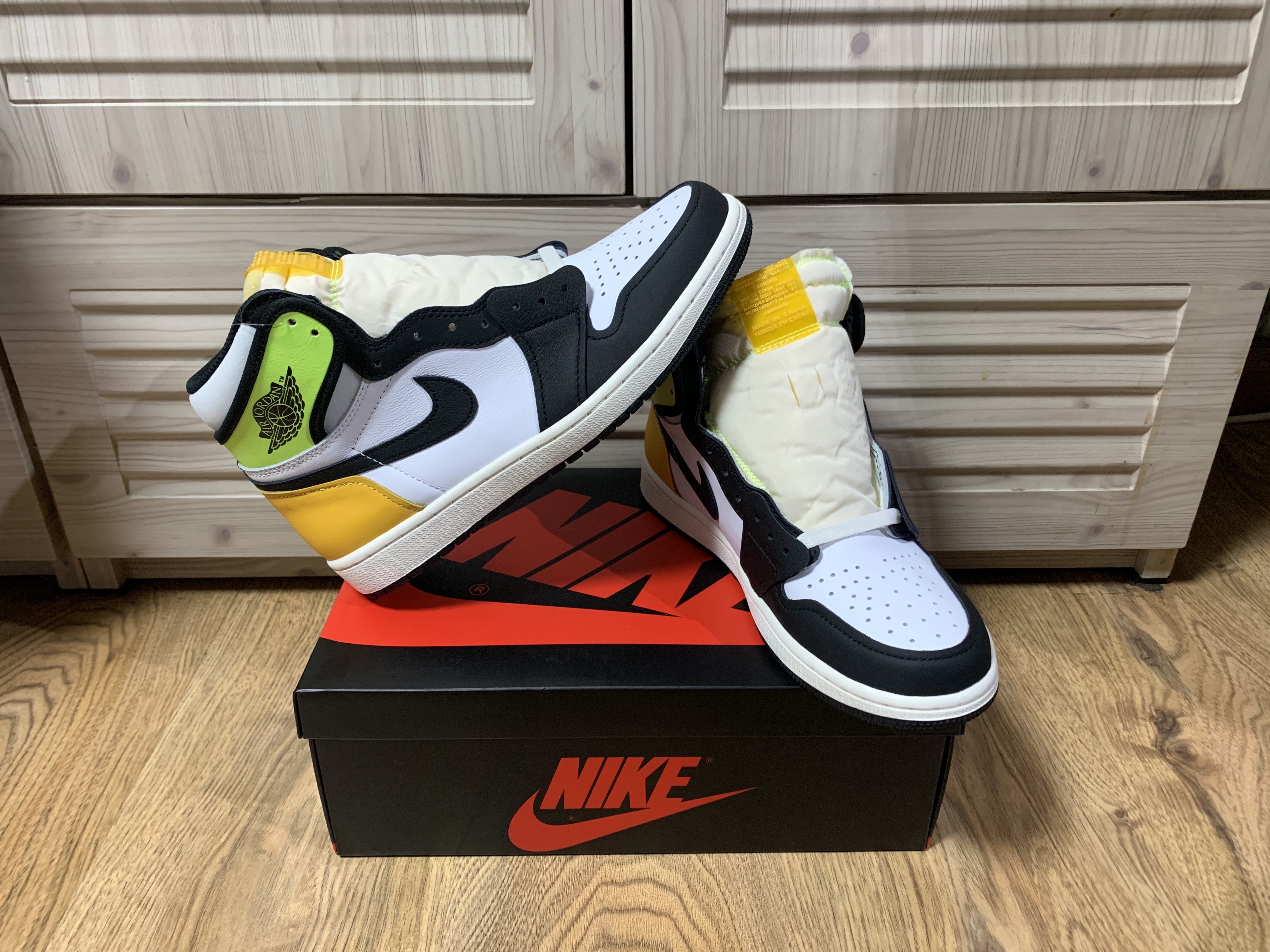 Jordan 1 Retro High OG Volt Gold 착용 스타일