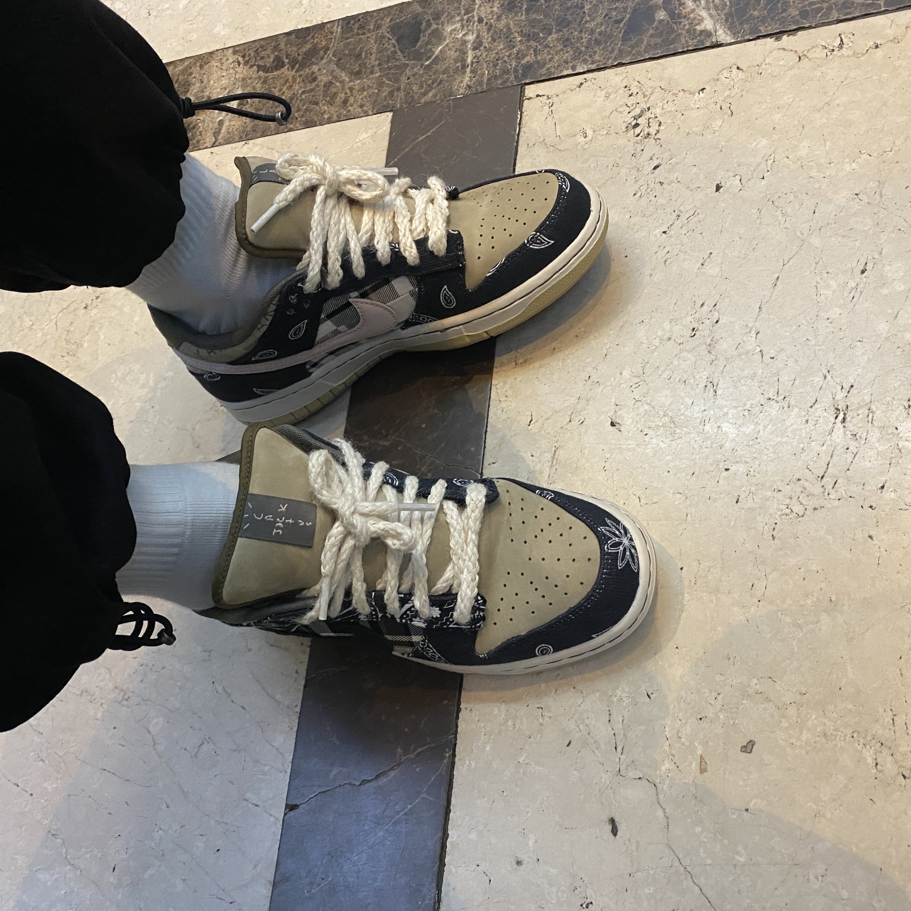 Nike x Travis Scott SB Dunk Low 착용 스타일 - 2