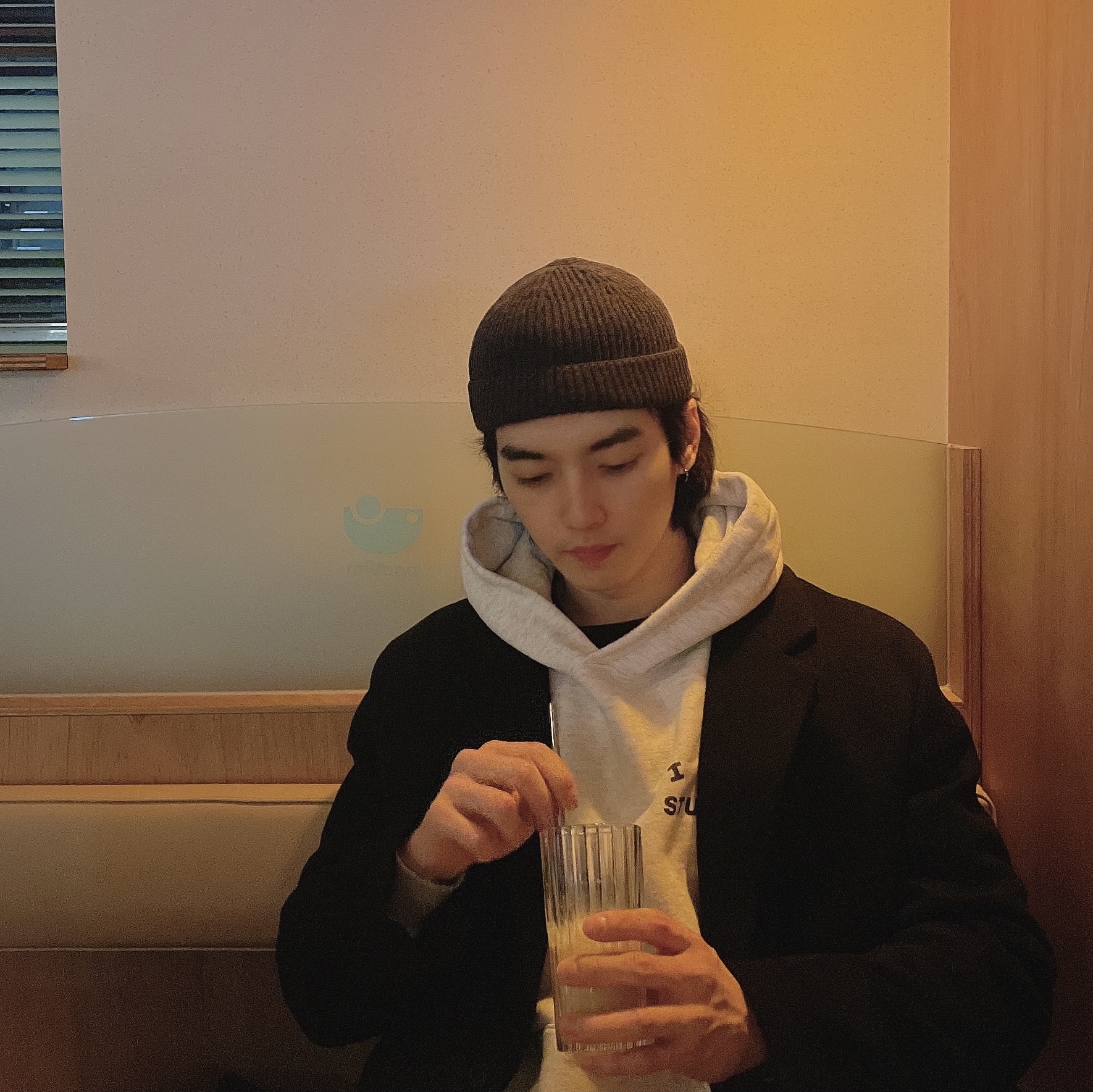 IAB Studio Hoodie Gray - 21SS 착용 스타일 - 2