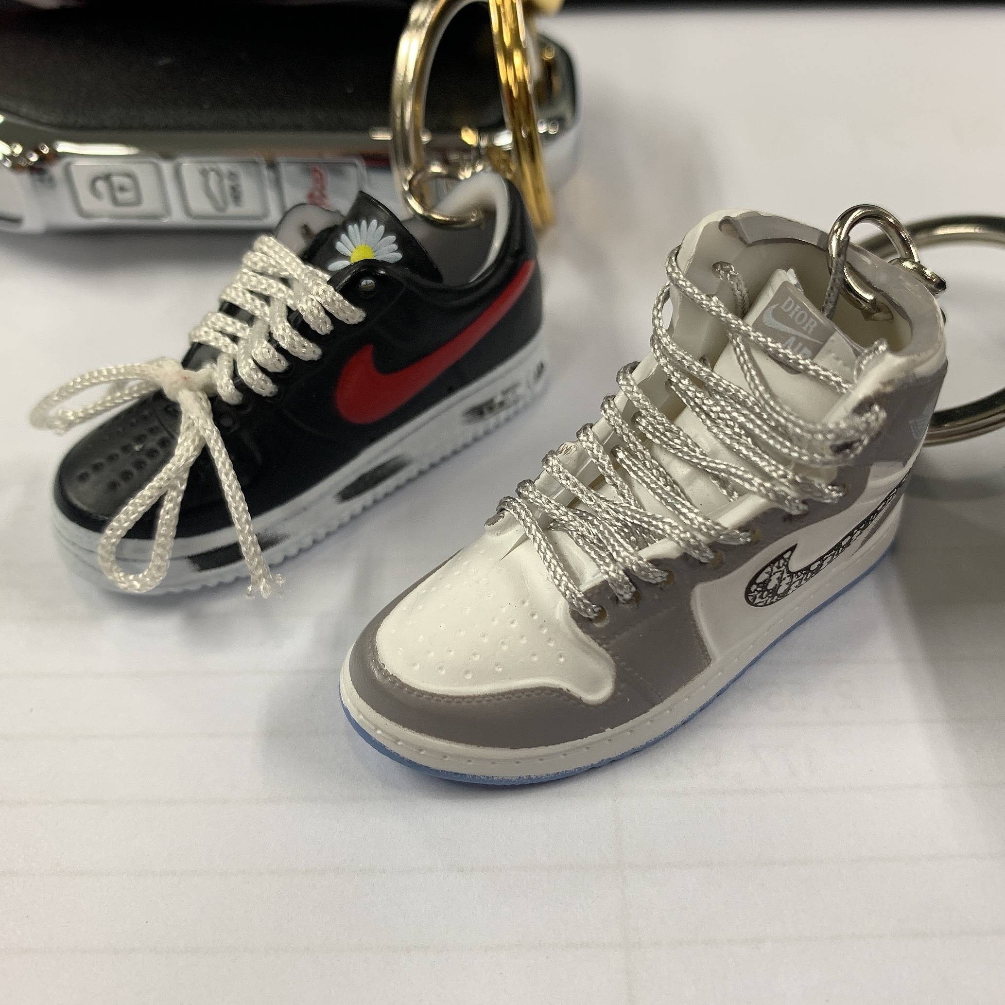 Jordan 1 x Dior High OG, Nike x Peaceminusone Air Force 1 Low Para-Noise - Korea Exclusive 착용 스타일