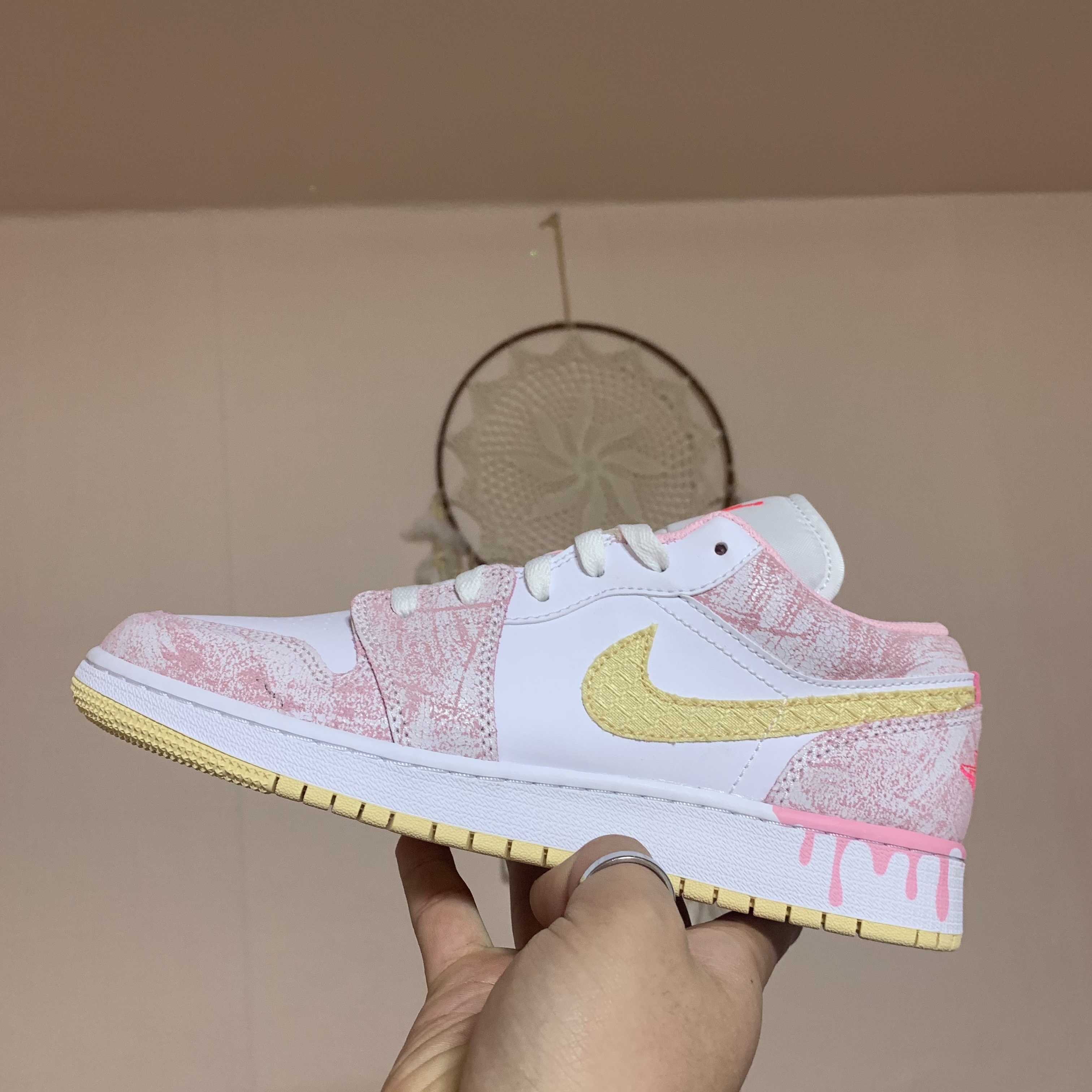 (GS) Jordan 1 Low SE Pale Vanilla 착용 스타일