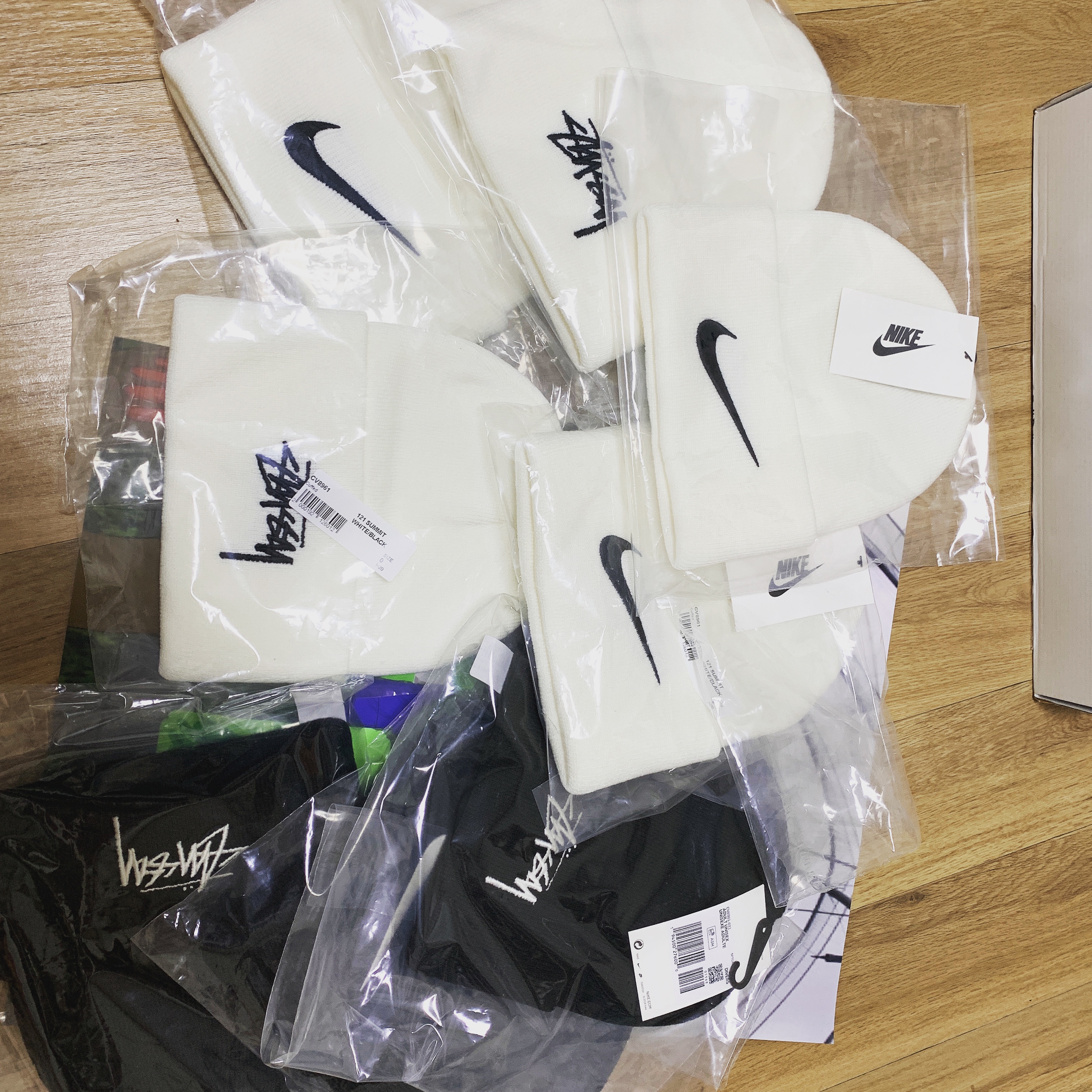 Nike x Stussy Cuff Beanie White, Nike x Stussy Cuff Beanie Black 착용 스타일