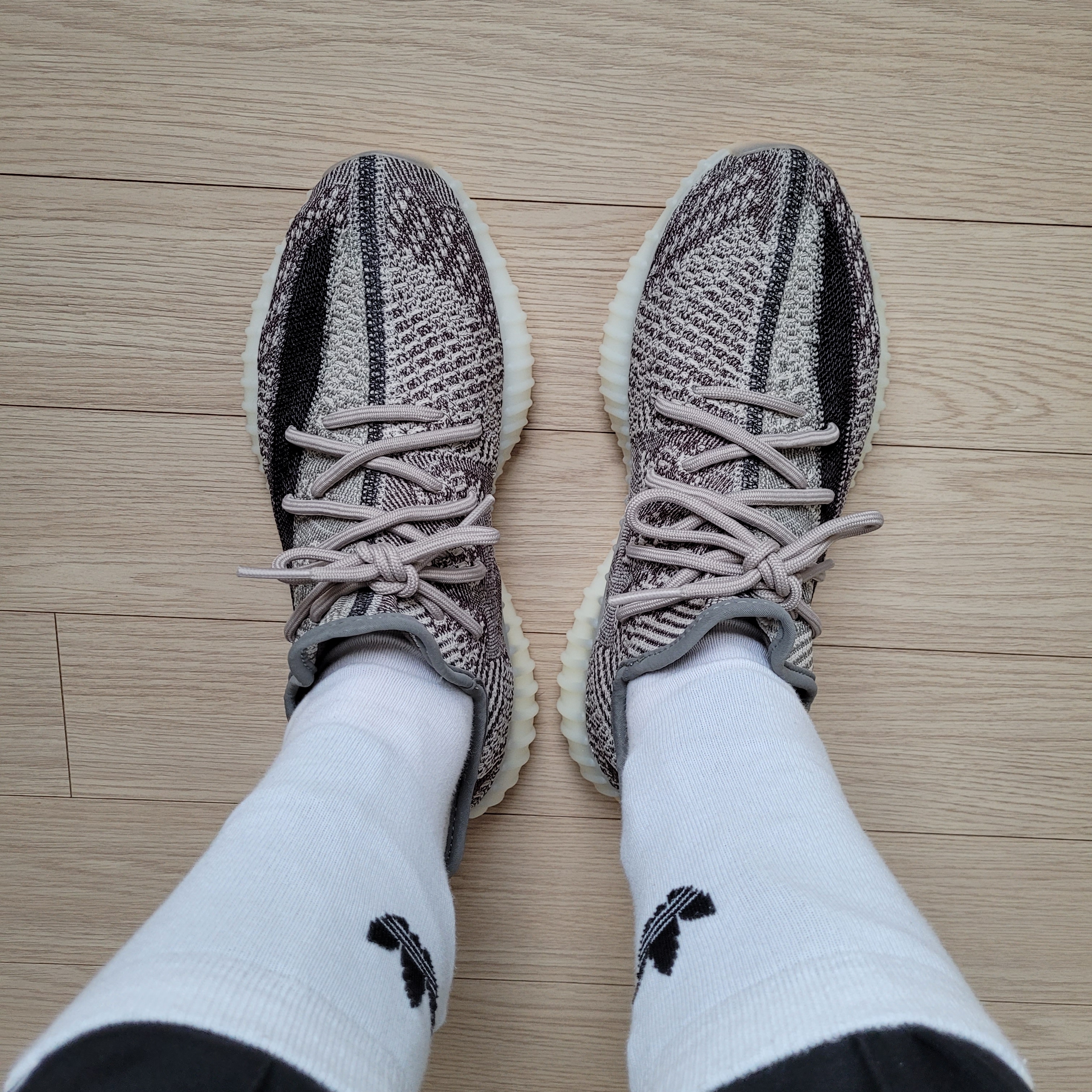 Adidas Yeezy Boost 350 V2 Zyon 착용 스타일