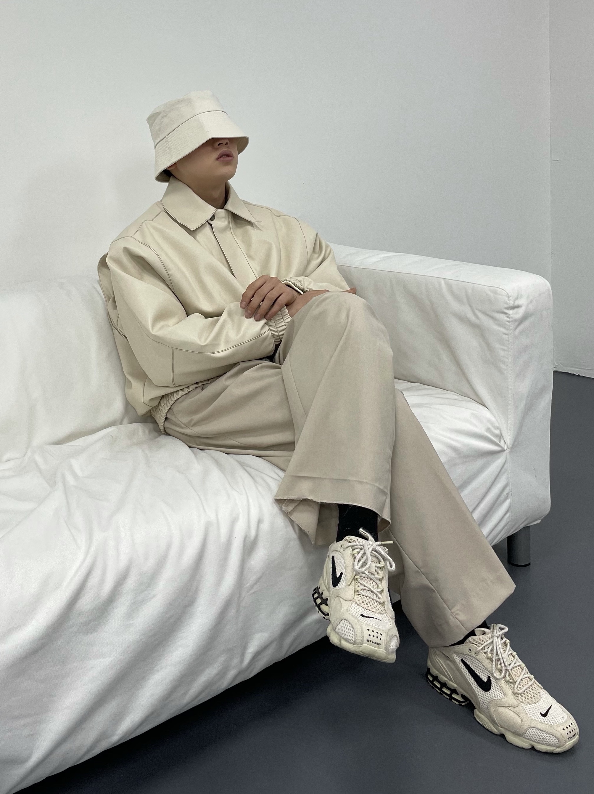 Nike x Stussy Air Zoom Spiridon Cage 2 Fossil 착용 스타일 - 1