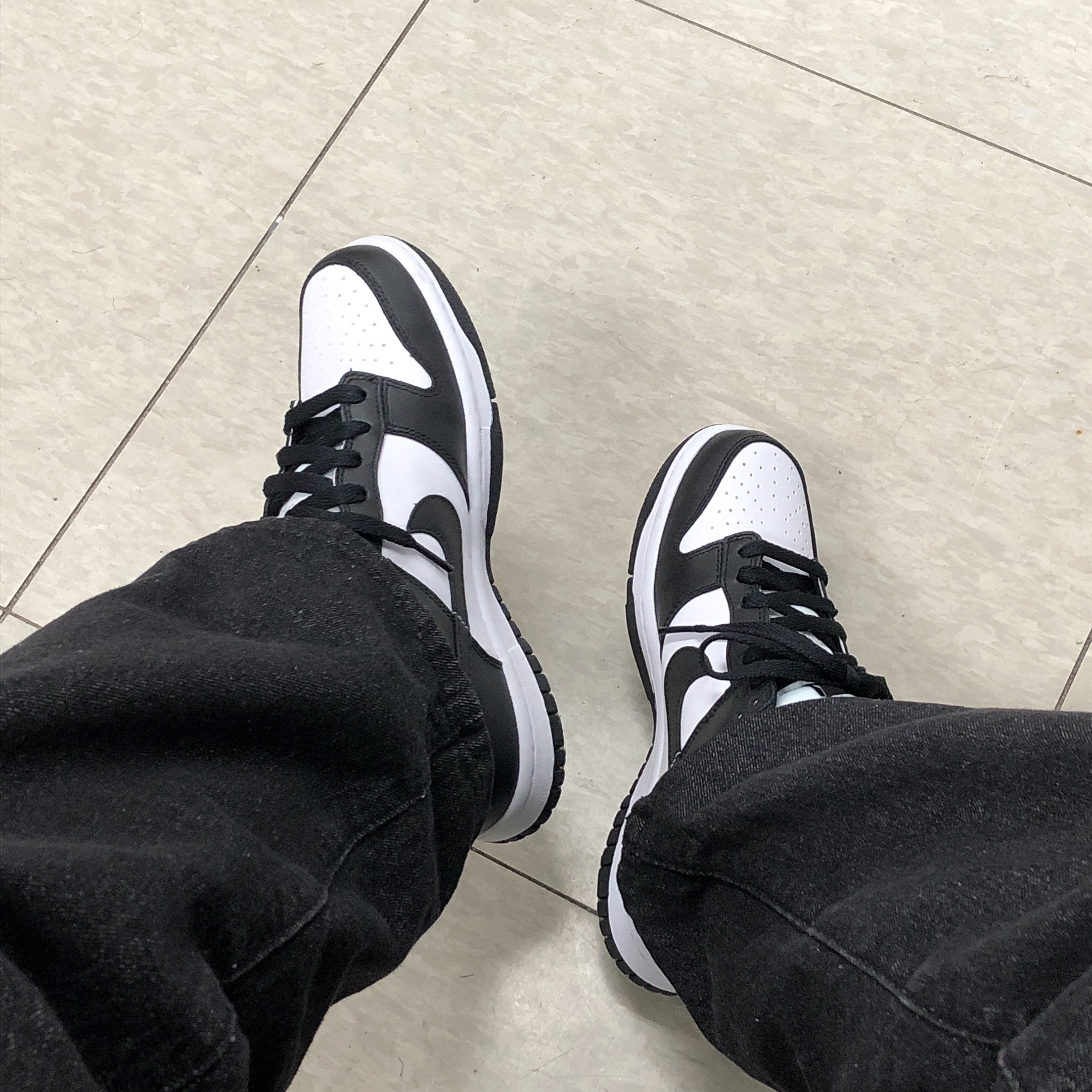 (GS) Nike Dunk Low Black 착용 스타일 - 3