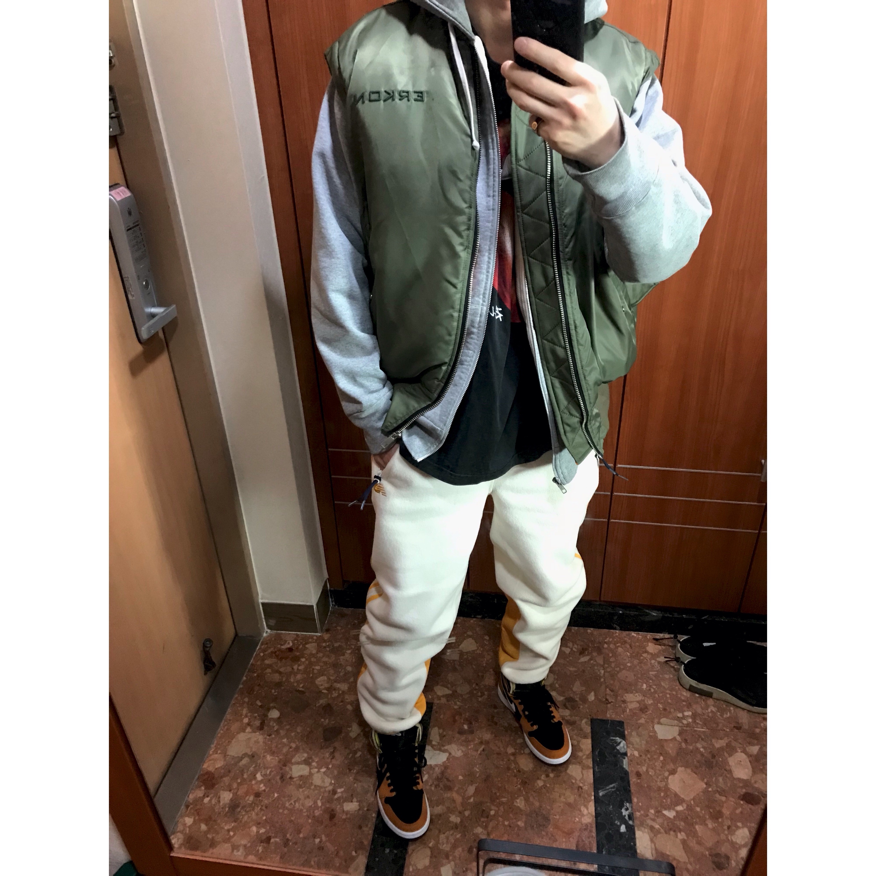 Jordan 1 Zoom Air CMFT Monarch Orange 착용 스타일