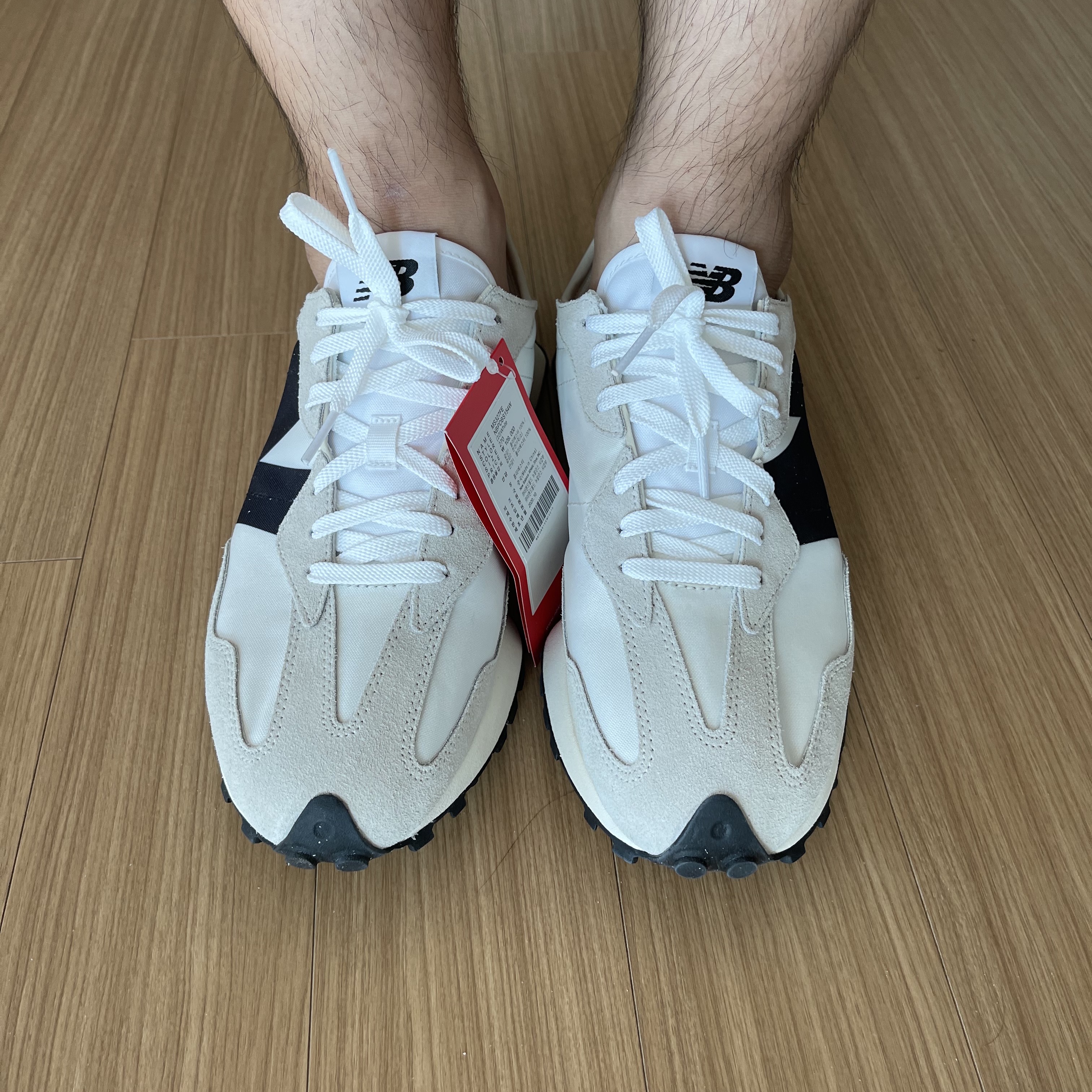 New Balance 327 White Black 착용 스타일 - 1