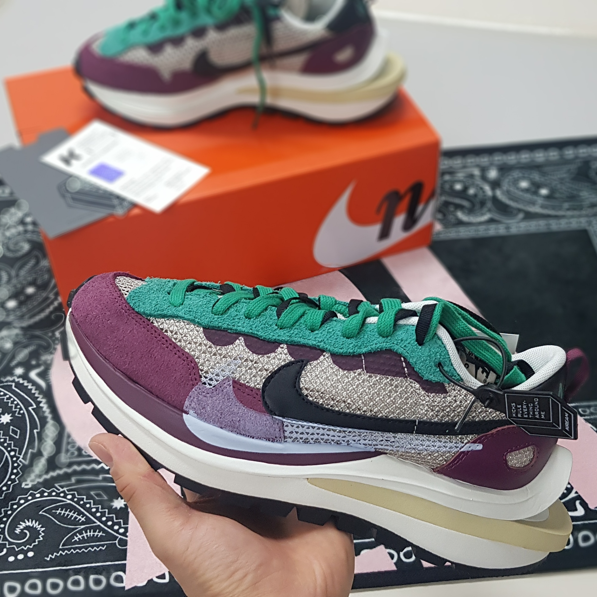 Nike x Sacai VaporWaffle String & Black Villain Red 착용 스타일