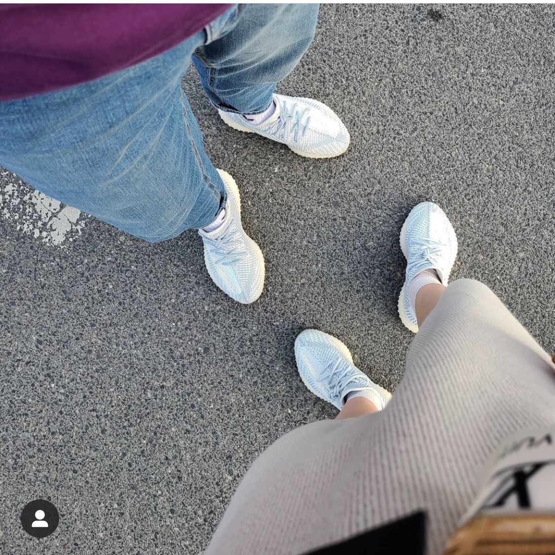Adidas Yeezy Boost 350 V2 Cloud White - Non-Reflective 착용 스타일