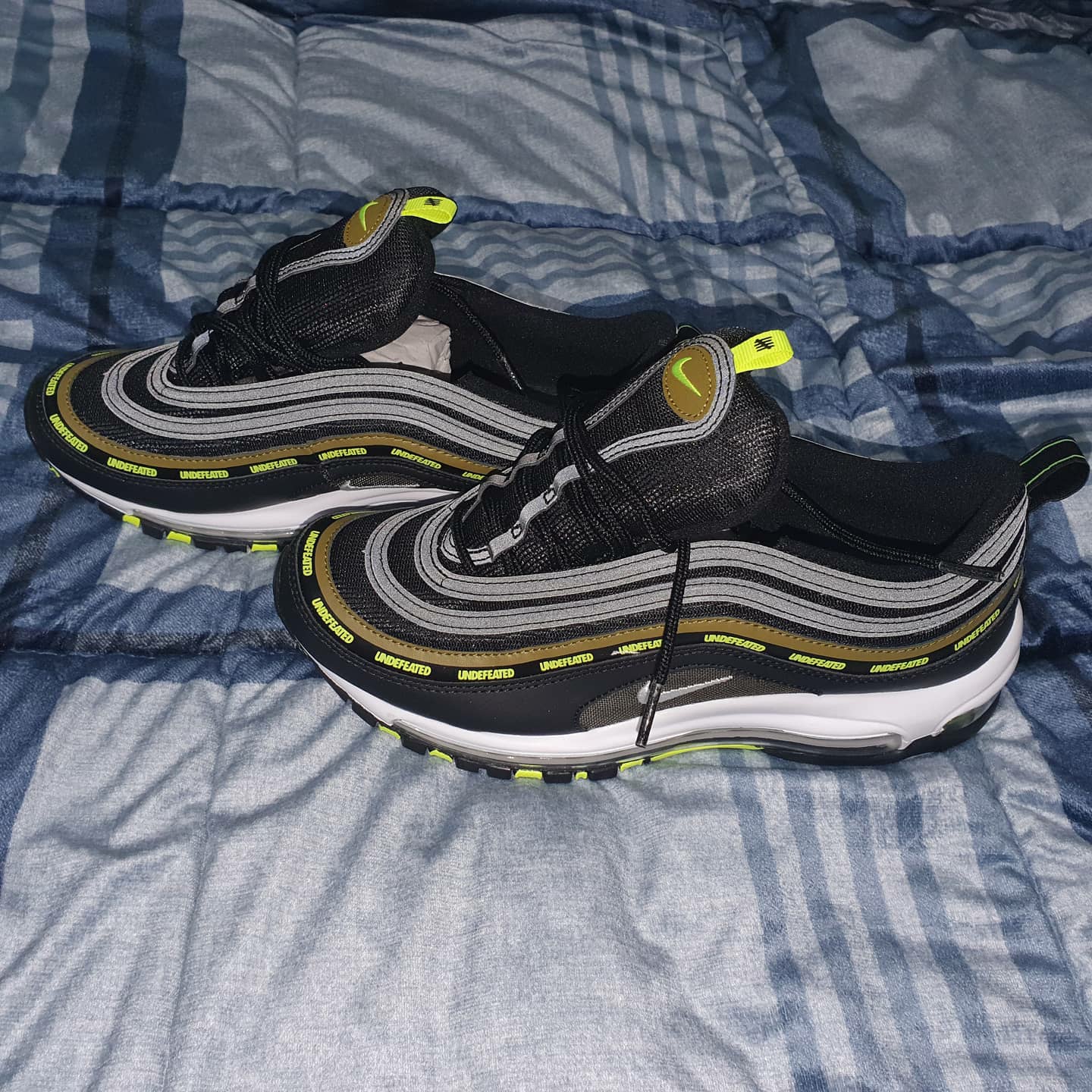 Nike x Undefeated Air Max 97 Black Volt 착용 스타일 - 5