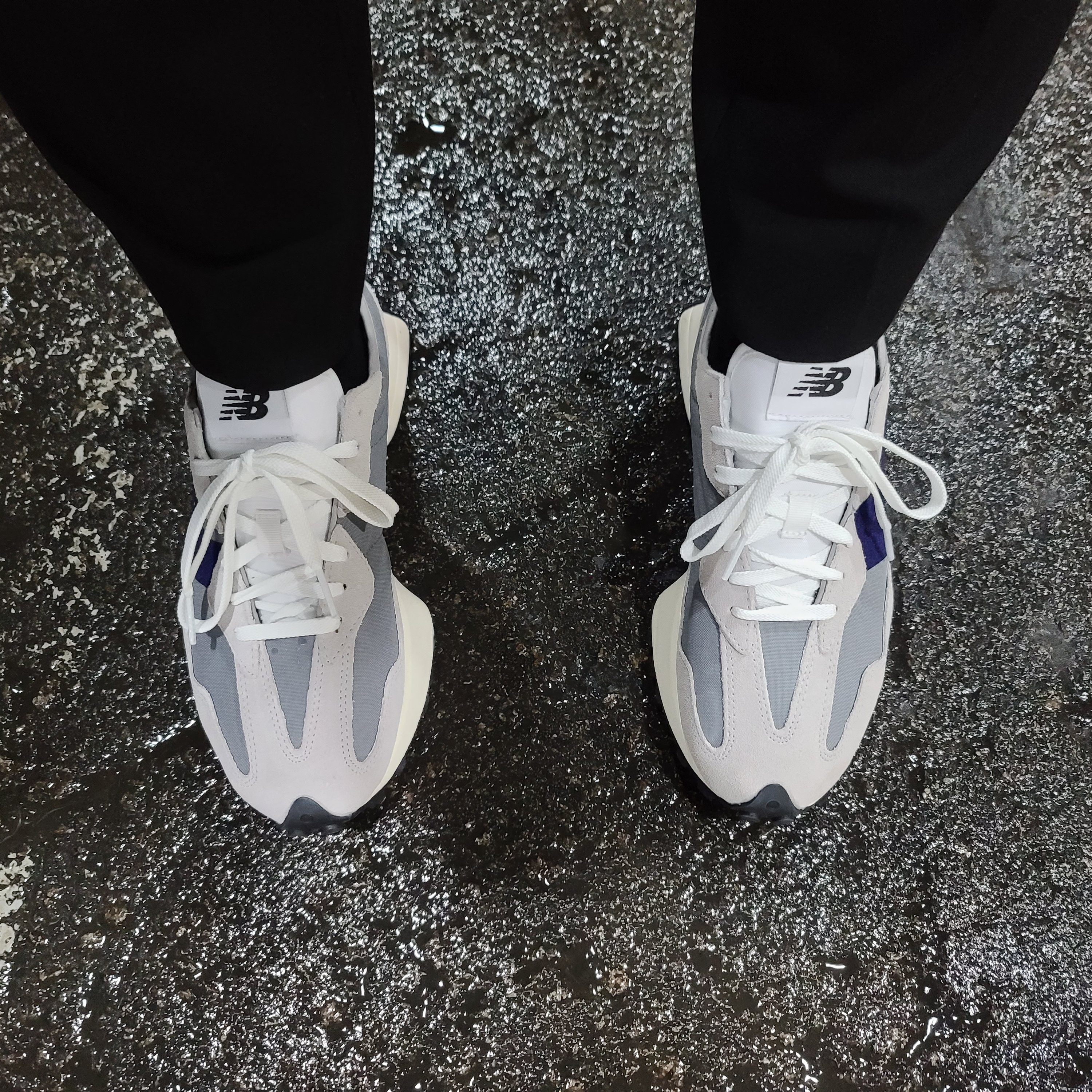 New Balance 327 Grey Purple 착용 스타일 - 1