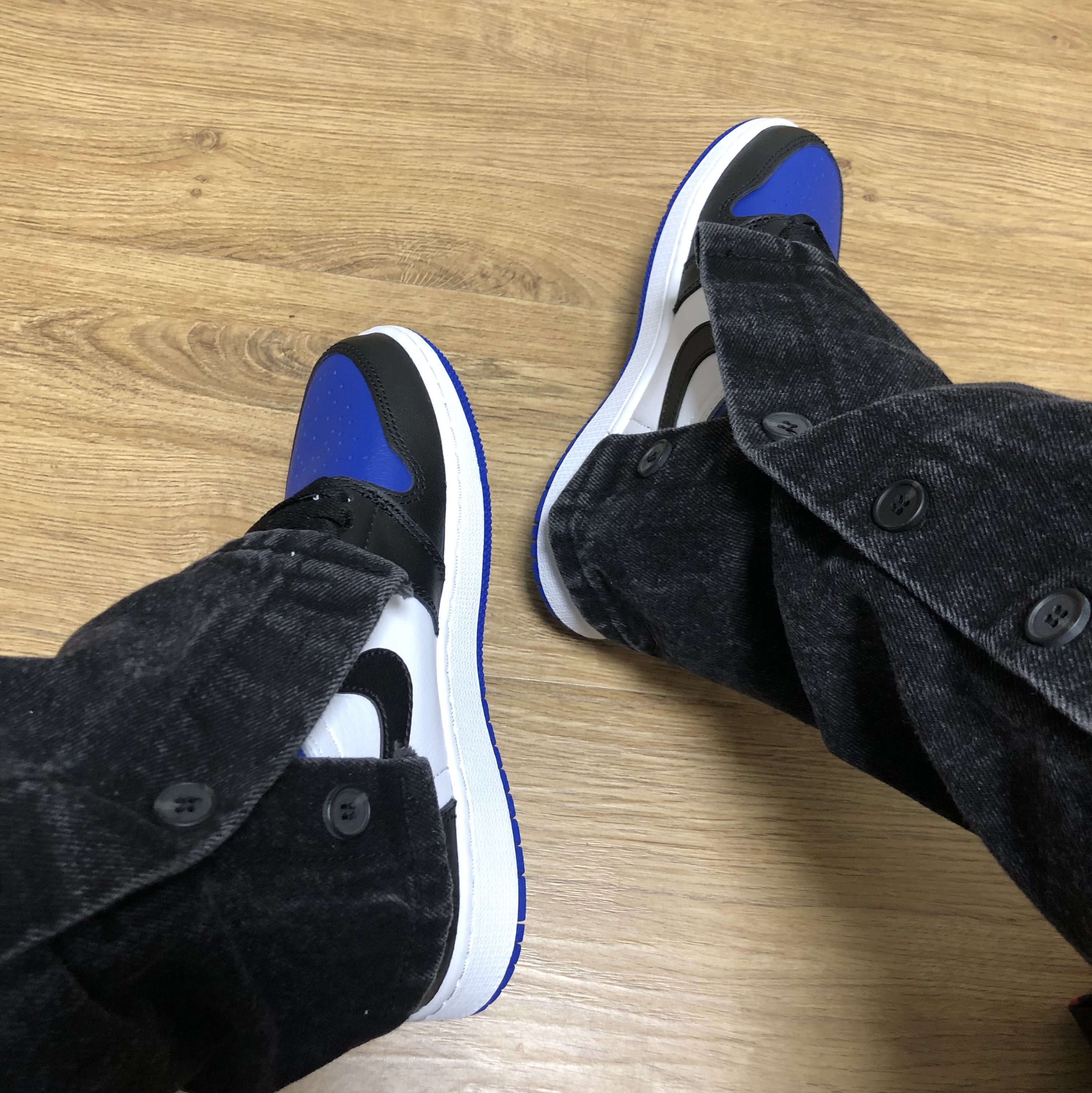 (GS) Jordan 1 Retro High OG Royal Toe 착용 스타일 - 1