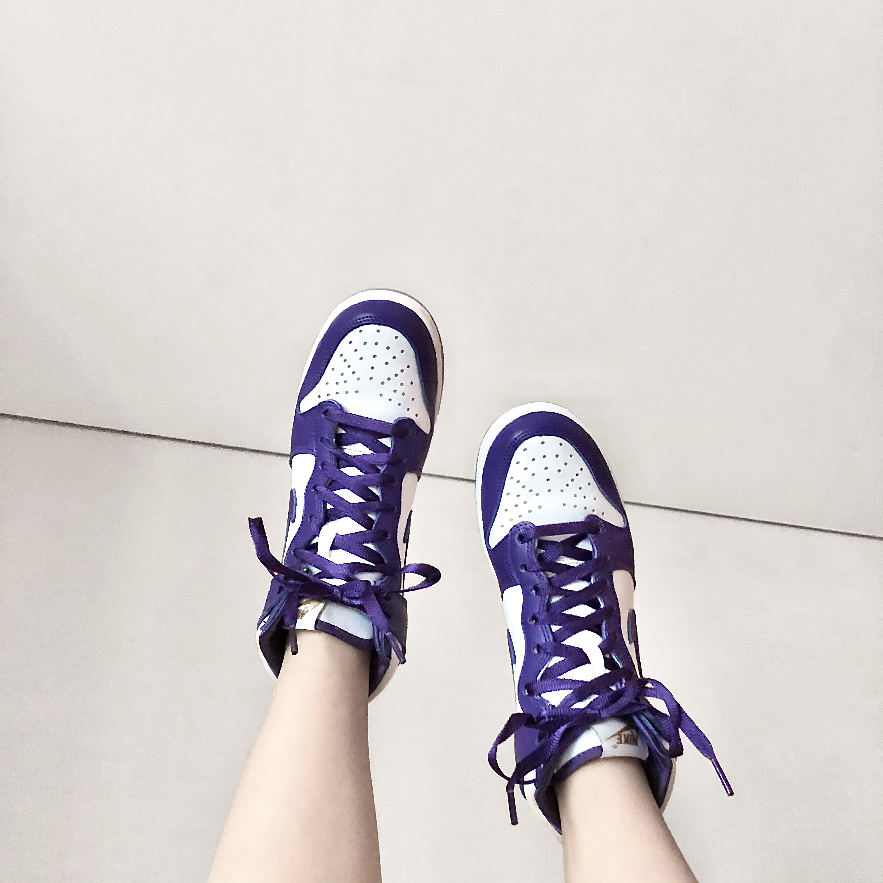 (W) Nike Dunk High SP Varsity Purple 착용 스타일 - 1
