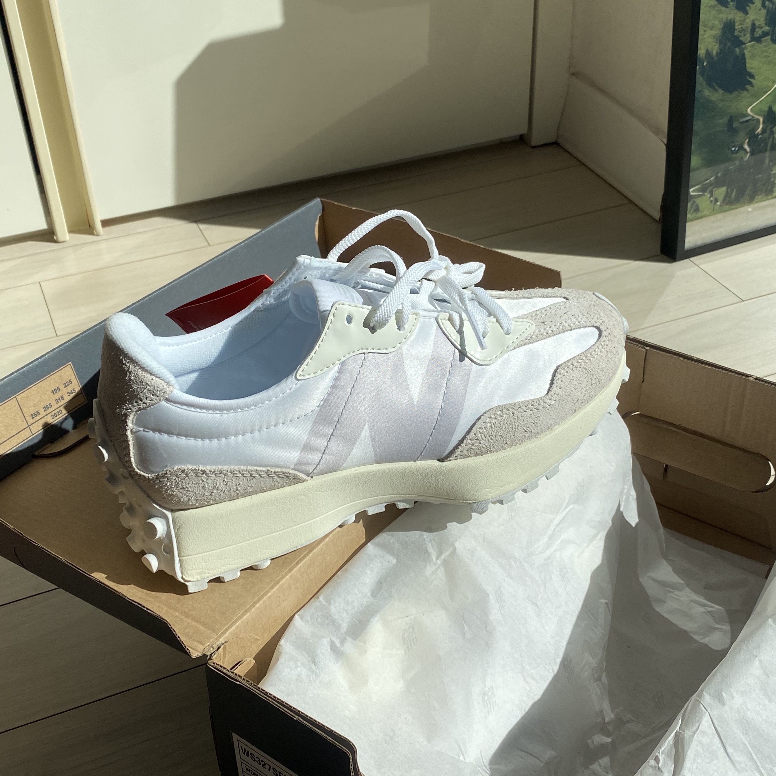 (W) New Balance 327 White Moonbeam 착용 스타일