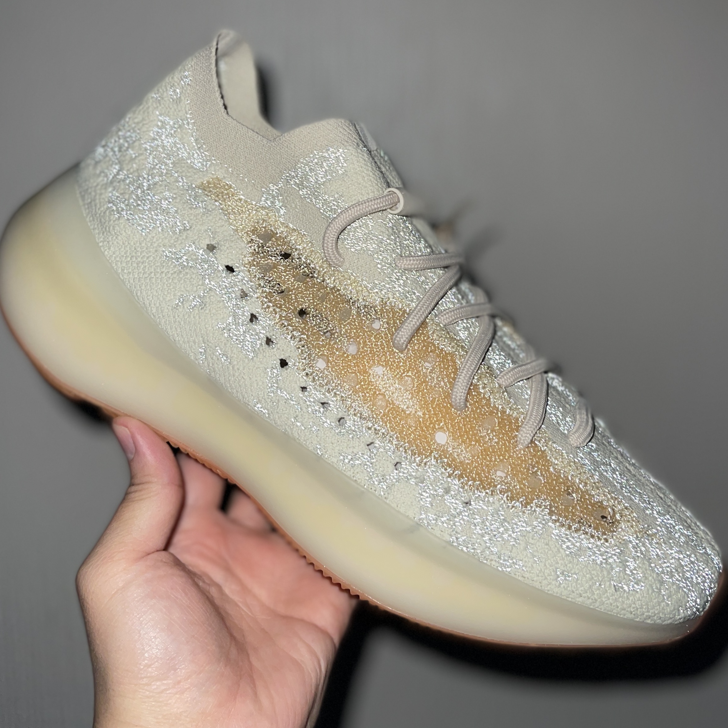 Adidas Yeezy Boost 380 Yecoraite - Reflective 착용 스타일 - 4