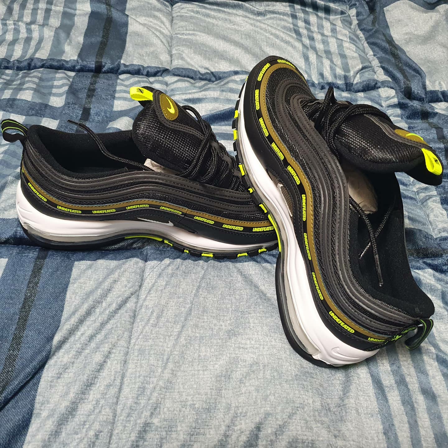 Nike x Undefeated Air Max 97 Black Volt 착용 스타일 - 1