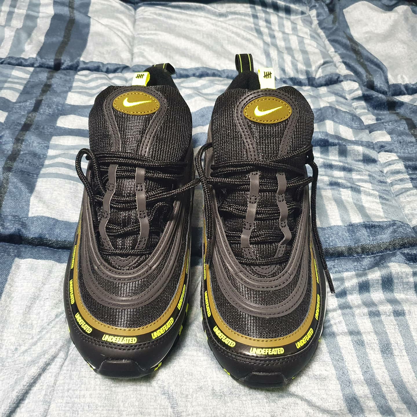 Nike x Undefeated Air Max 97 Black Volt 착용 스타일 - 2