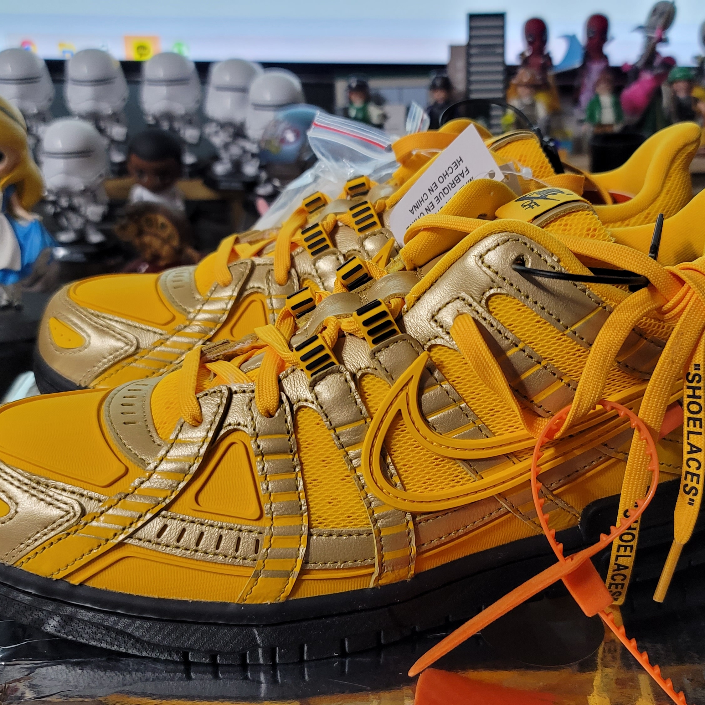 Nike x Off-White Air Rubber Dunk University Gold 착용 스타일 - 3