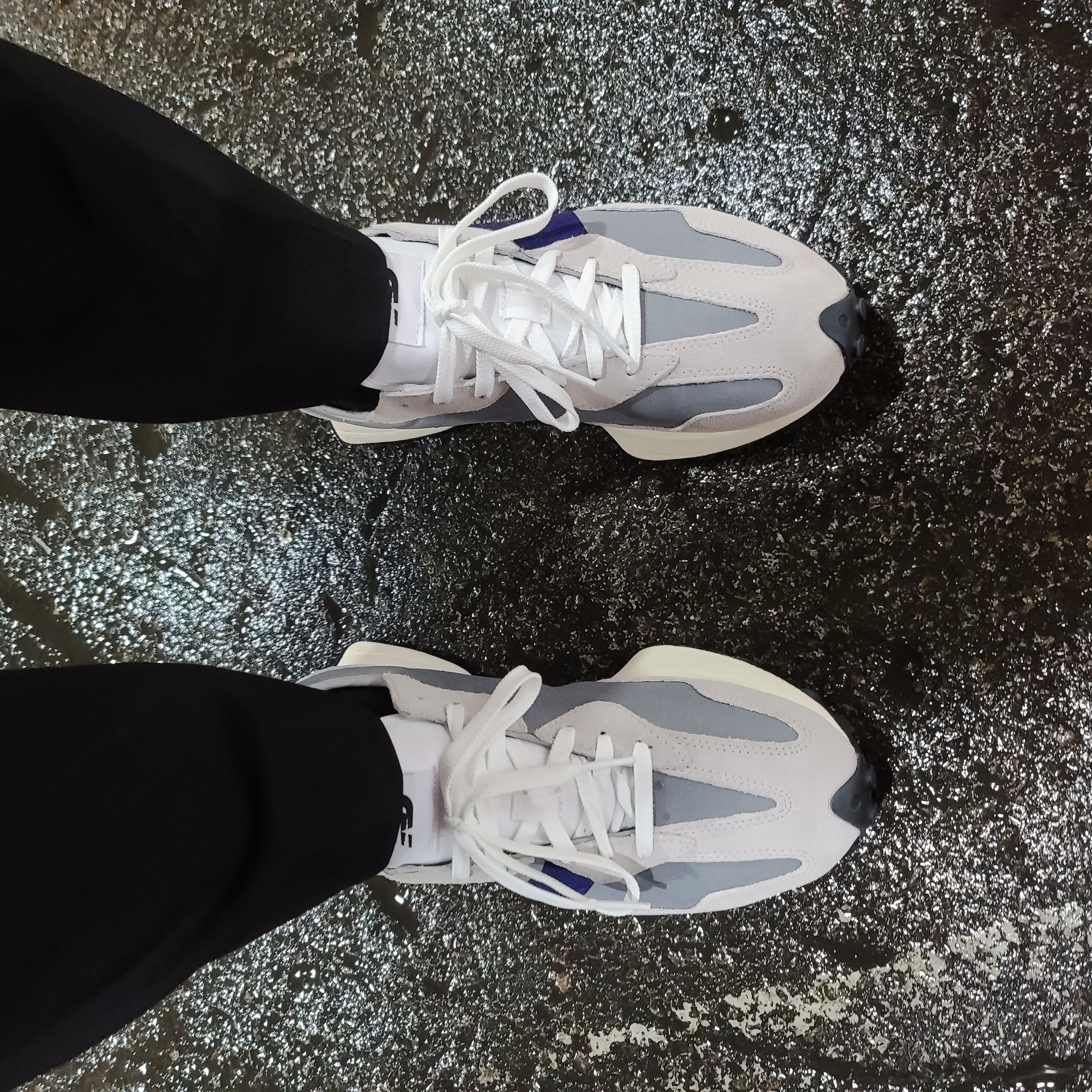 New Balance 327 Grey Purple 착용 스타일 - 2