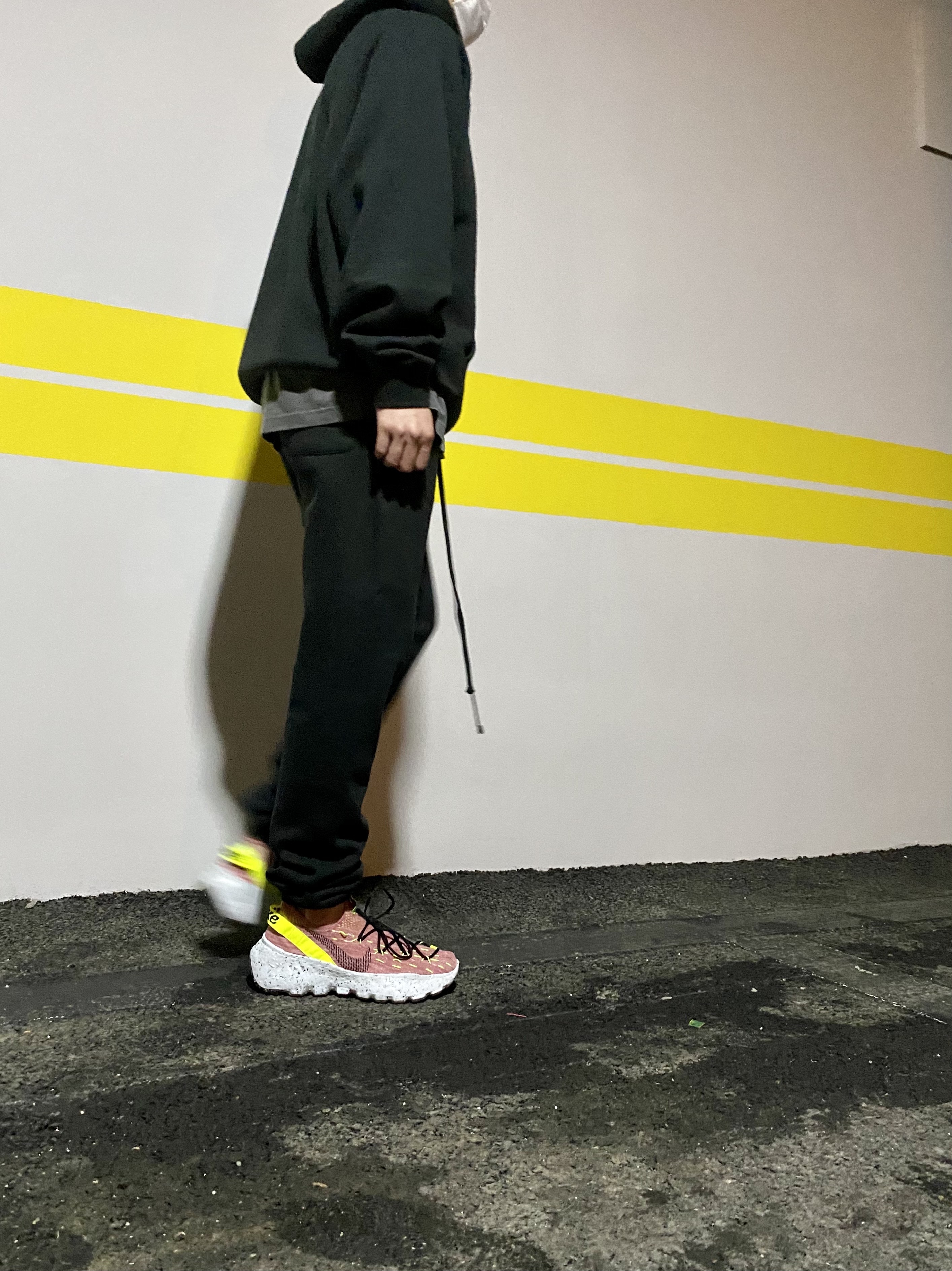 Essentials 3D Silicon Applique Pullover Hoodie Dark Slate/Black 2020, Essentials Sweatpants Dark Slate/Black 2020 착용 스타일 - 2