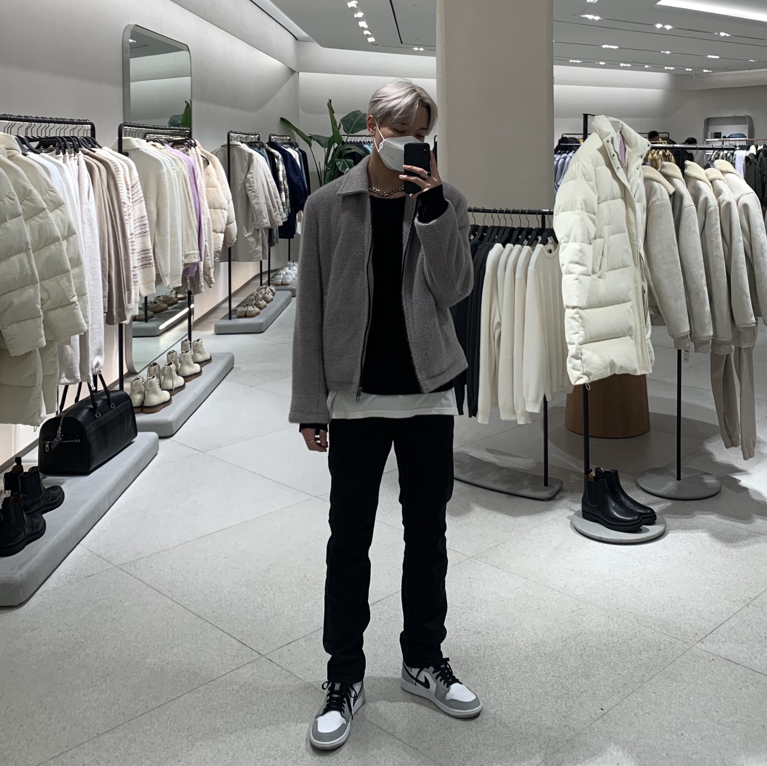 Jordan 1 Mid Light Smoke Grey 착용 스타일