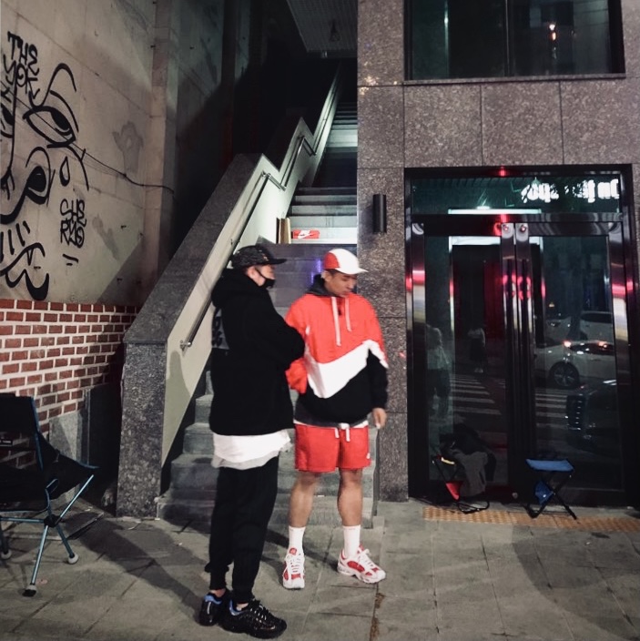 Nike x Supreme Air Max Tailwind 4 Black, Nike x Supreme Air Max Tailwind 4 White 착용 스타일