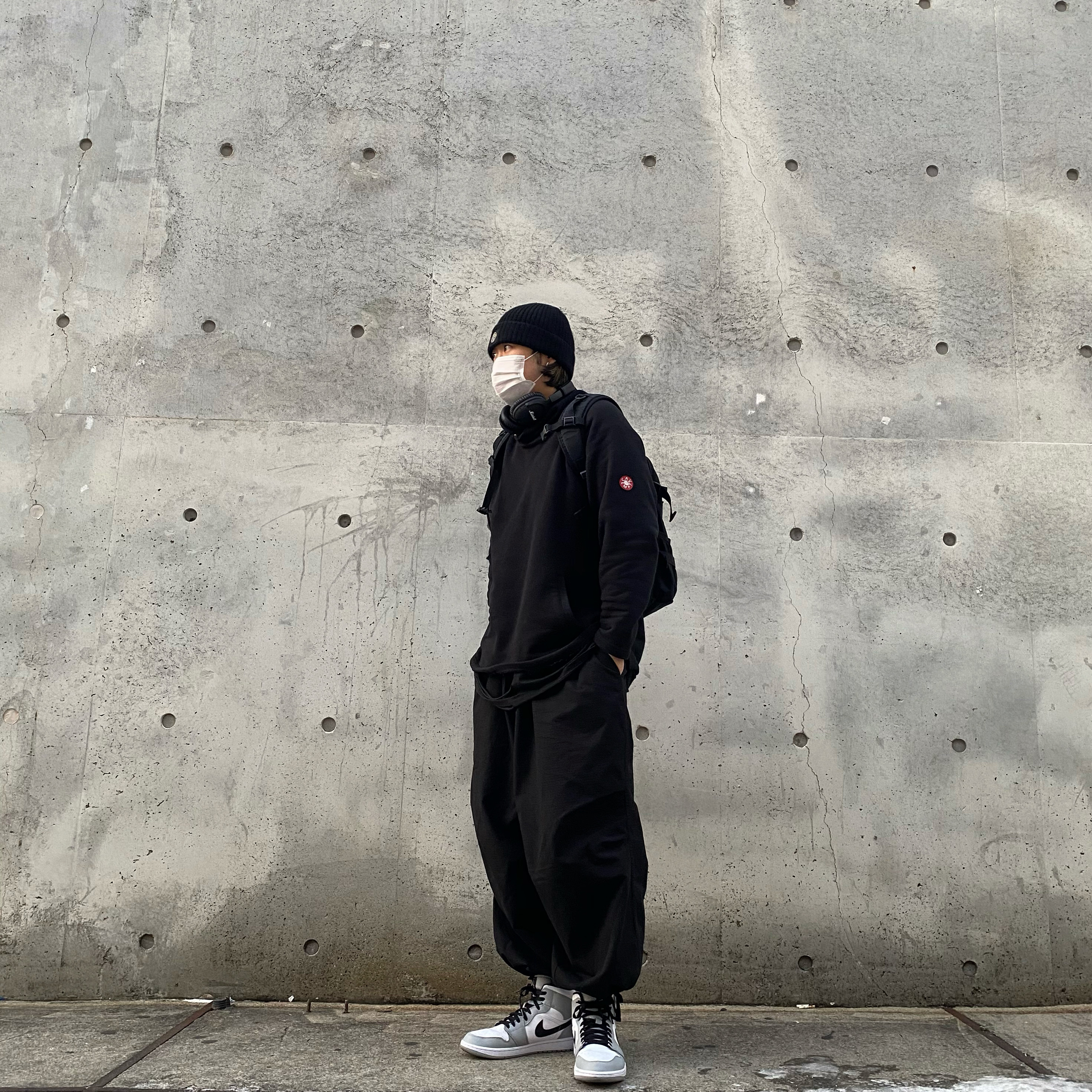 Jordan 1 Mid Light Smoke Grey, Supreme Backpack Black - 18FW 착용 스타일